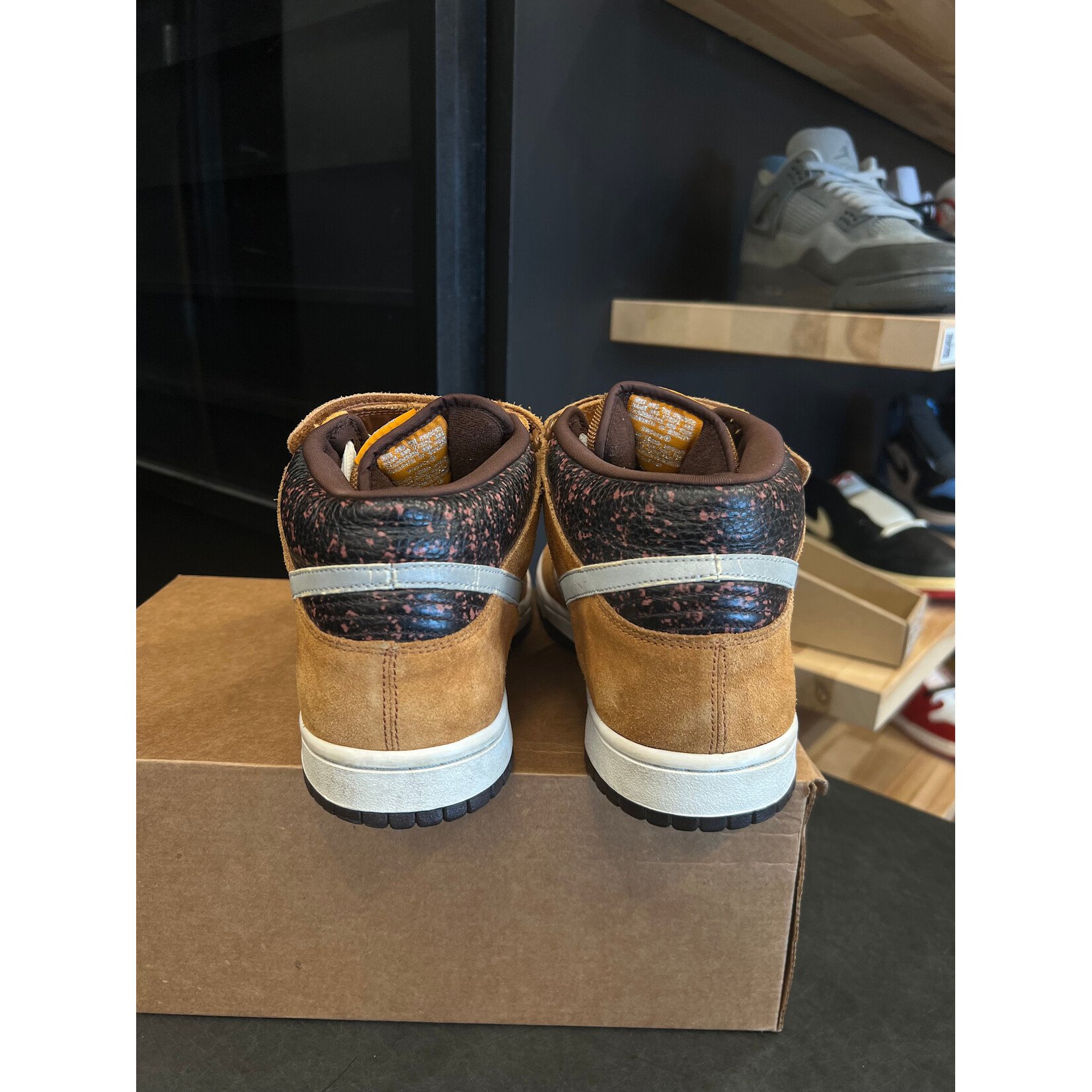 Nike Nike SB Dunk Mid Fender Bass Size 12, PREOWNED