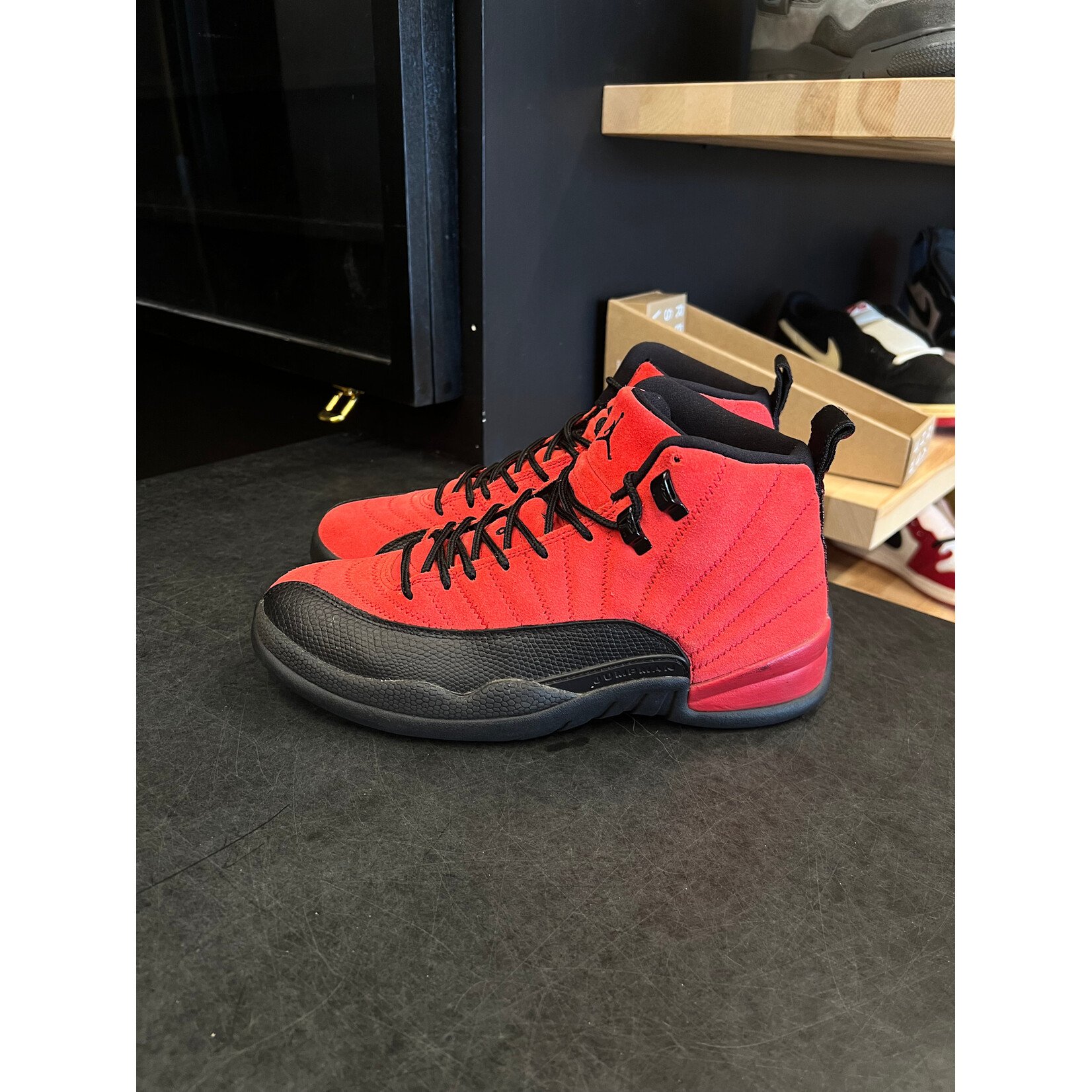 Jordan Jordan 12 Retro Reverse Flu Game Size 8.5, PREOWNED