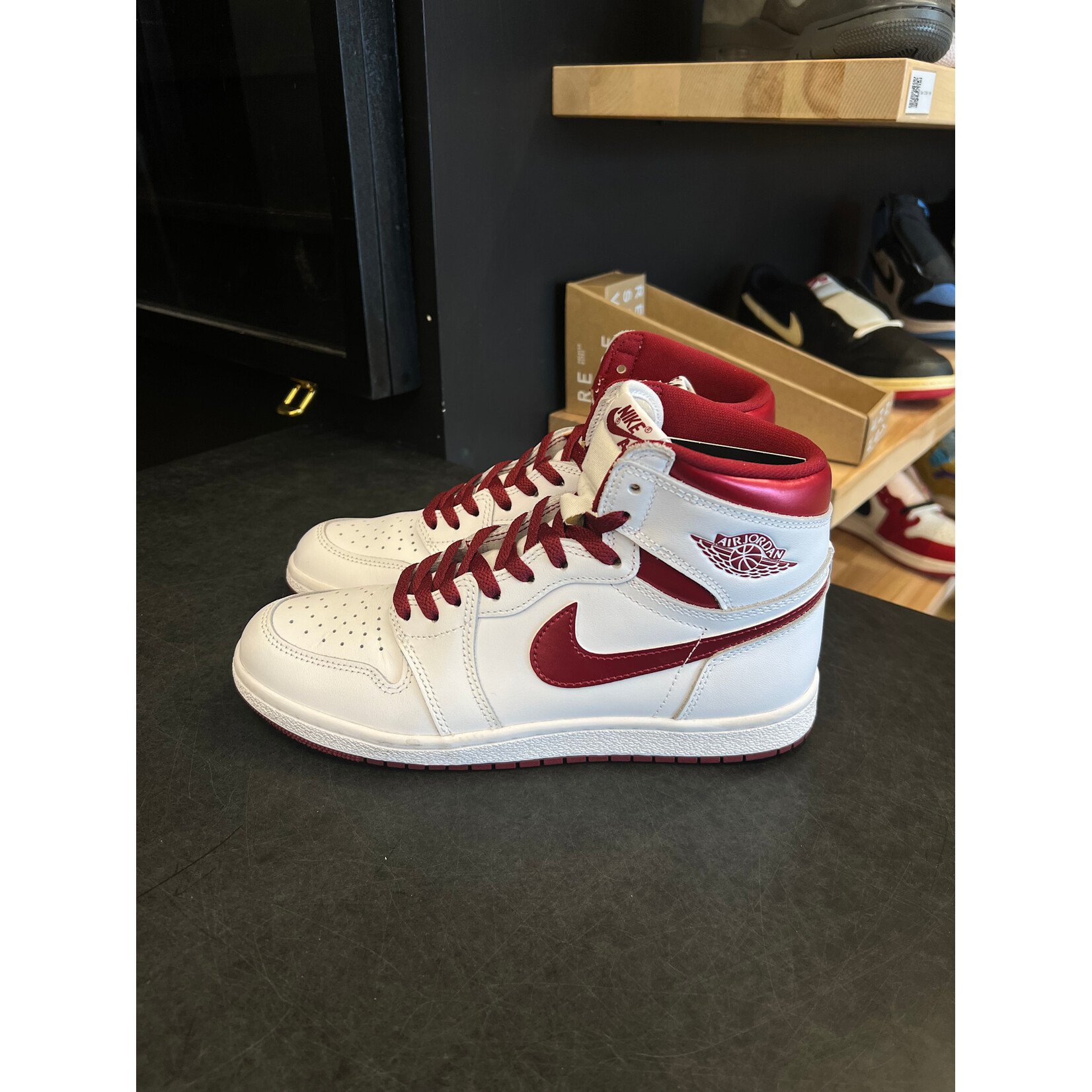 Jordan Jordan 1 Retro High '85 OG Metallic Burgundy Size 8.5, PREOWNED