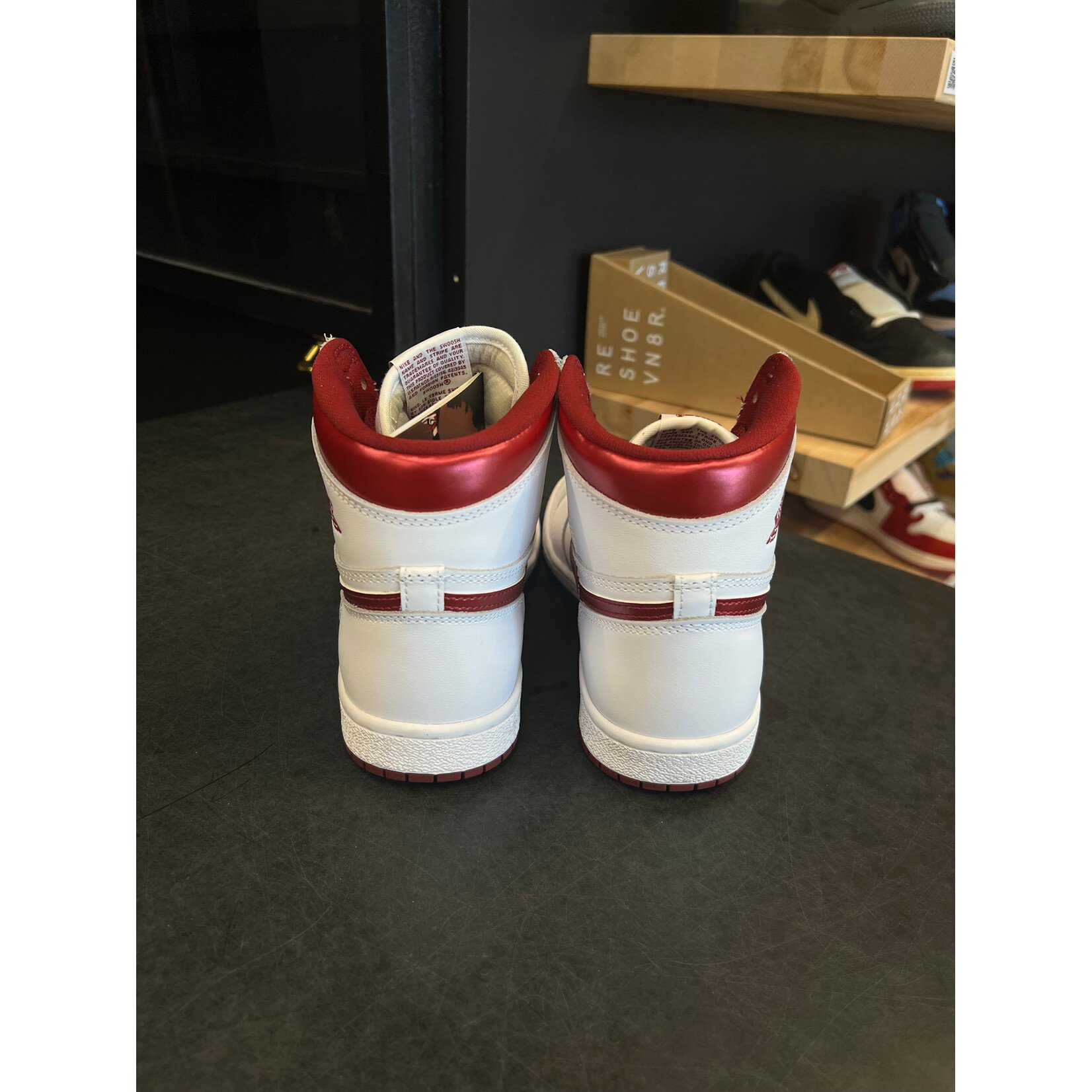 Jordan Jordan 1 Retro High '85 OG Metallic Burgundy Size 8.5, PREOWNED