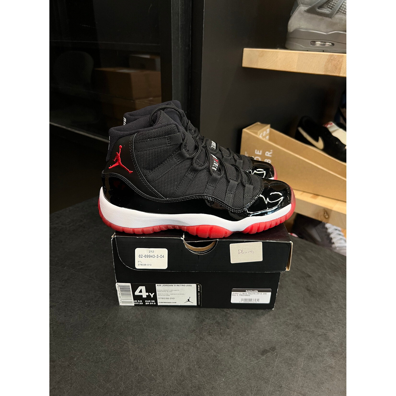 Jordan Jordan 11 Retro Playoffs (2012) (GS) Size 4, PREOWNED