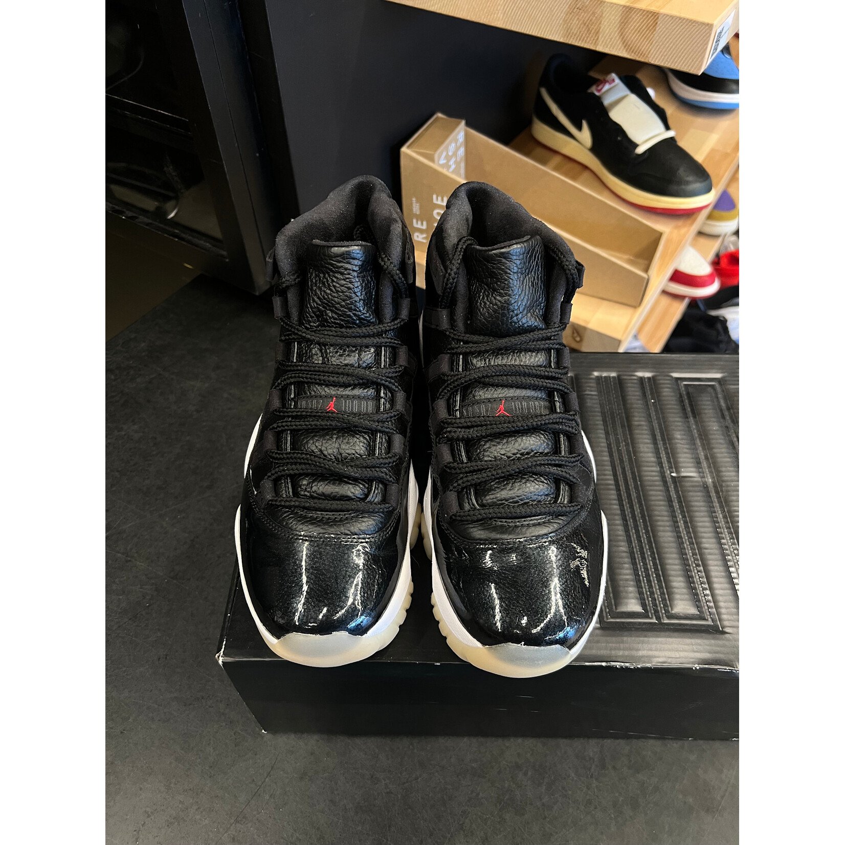 Jordan Jordan 11 Retro 72-10 Size 8.5, PREOWNED