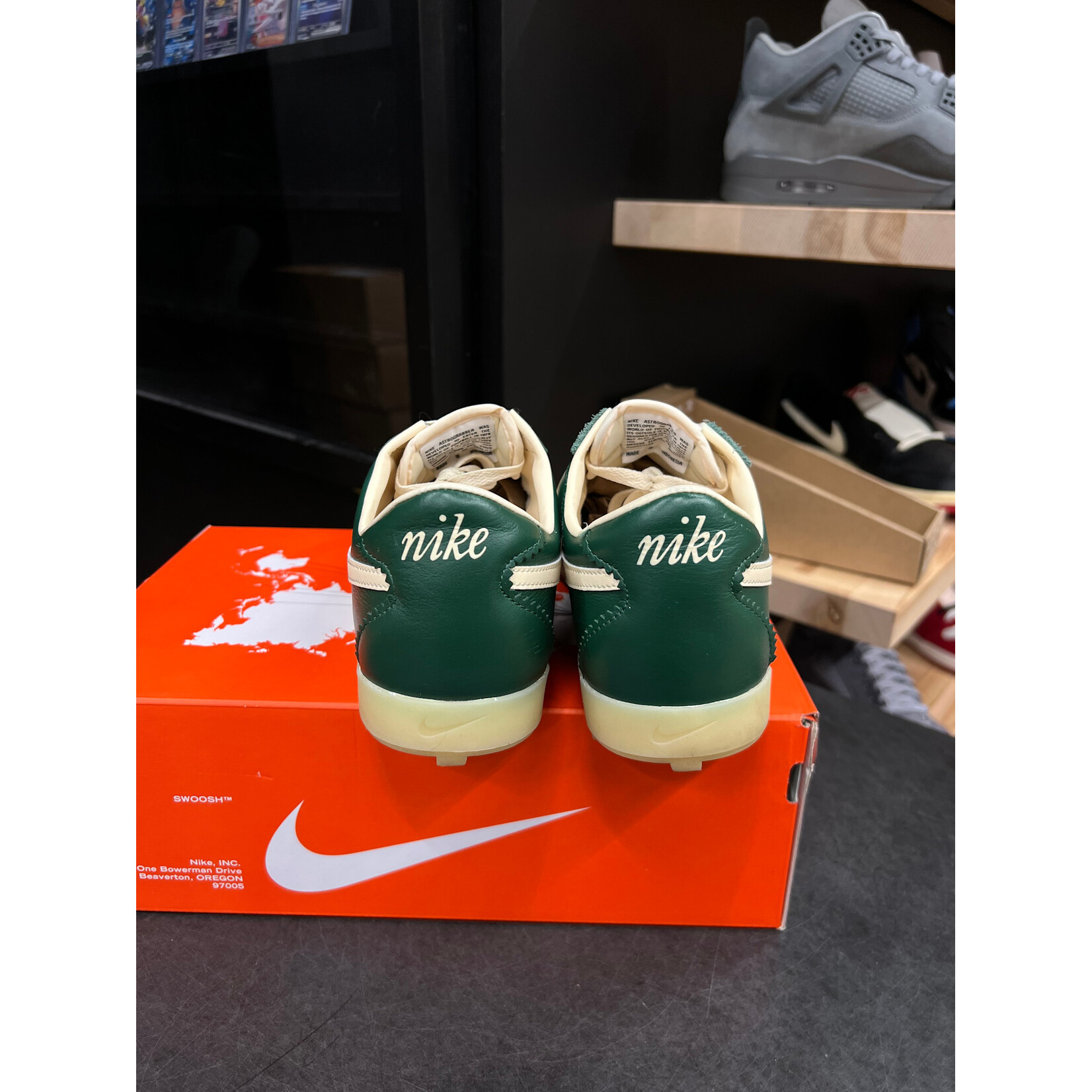 Nike Nike Astro Grabber Fir Muslin (Women's) Size 11W, PREOWNED