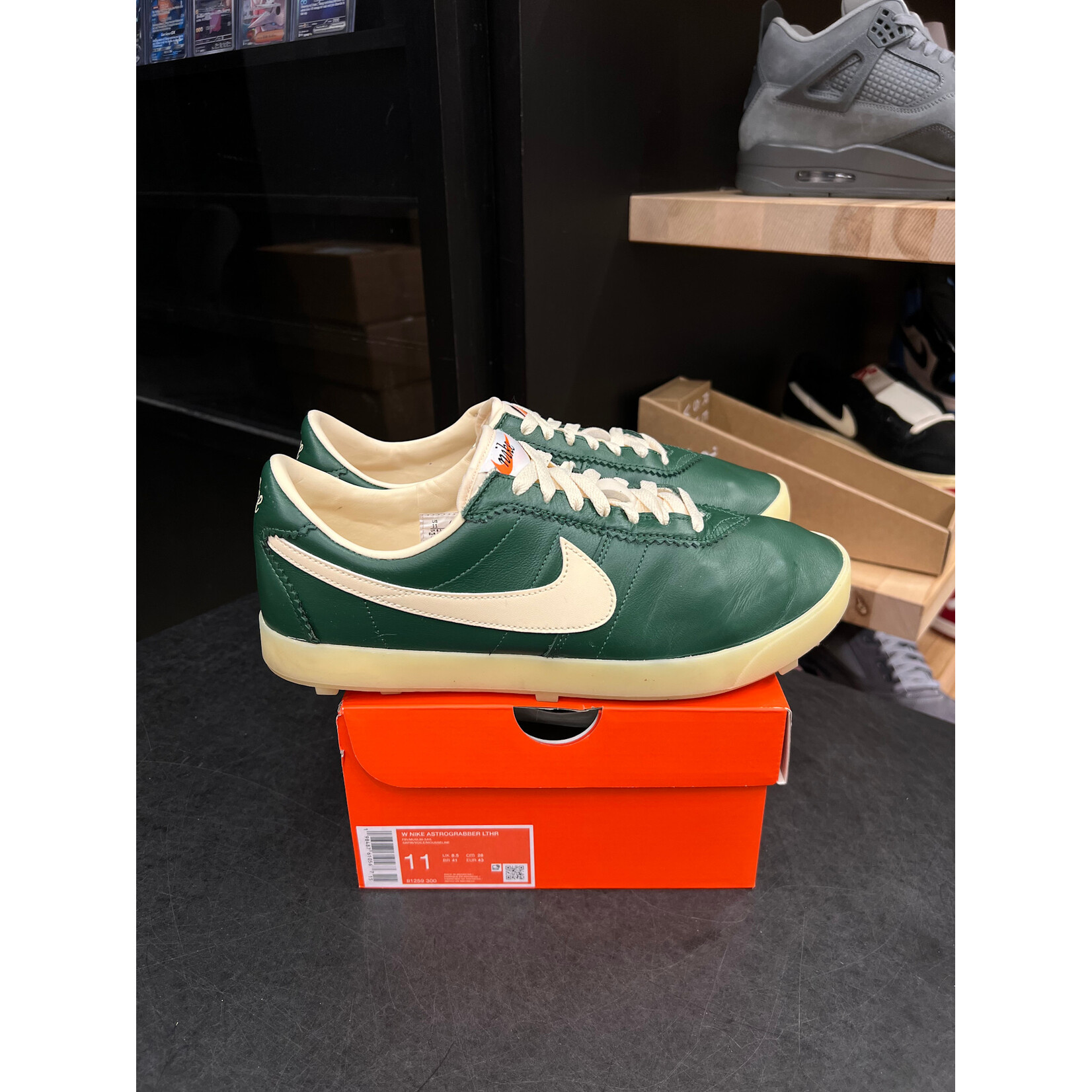 Nike Nike Astro Grabber Fir Muslin (Women's) Size 11W, PREOWNED