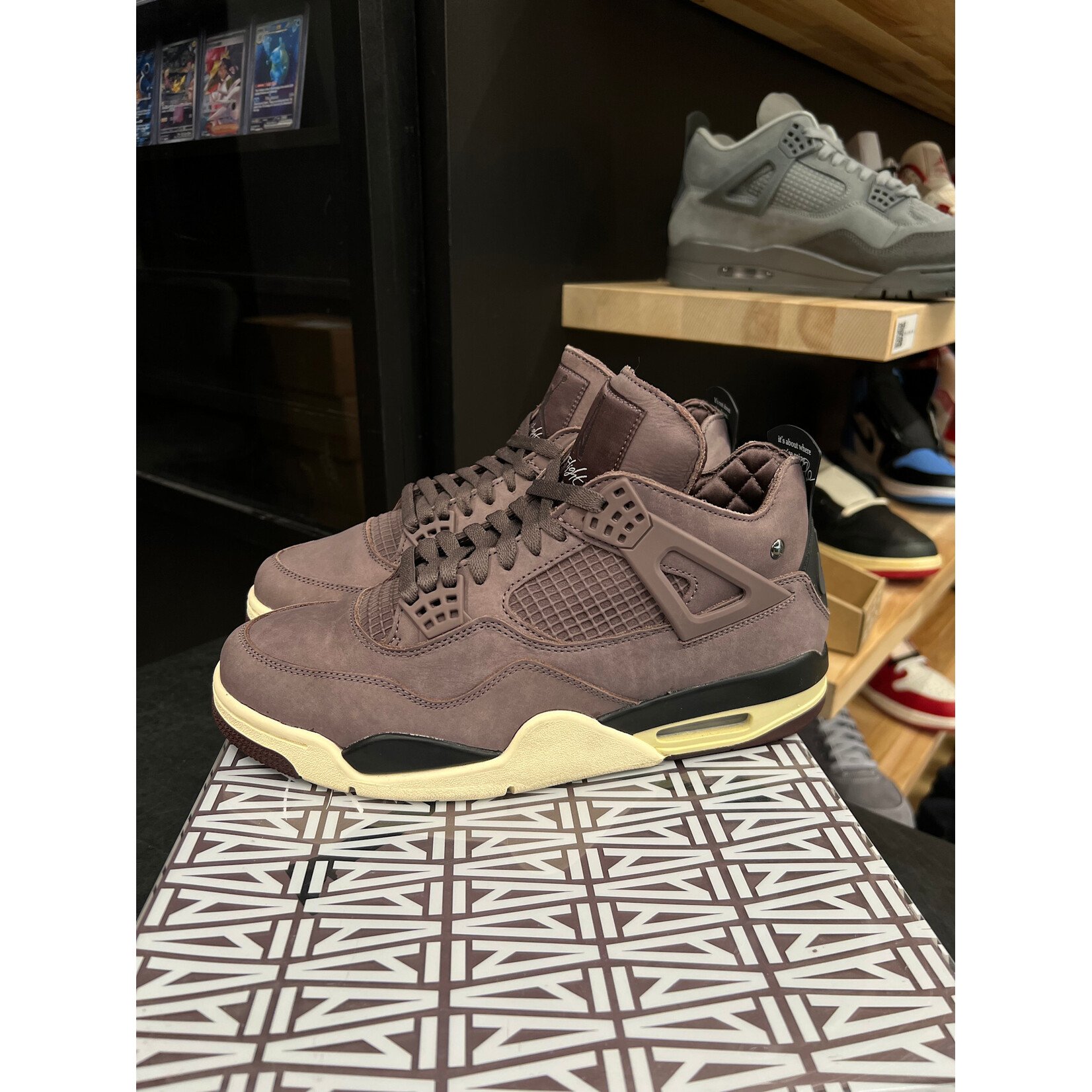 Jordan Jordan 4 Retro SP A Ma Maniére Violet Ore Size 9.5, PREOWNED