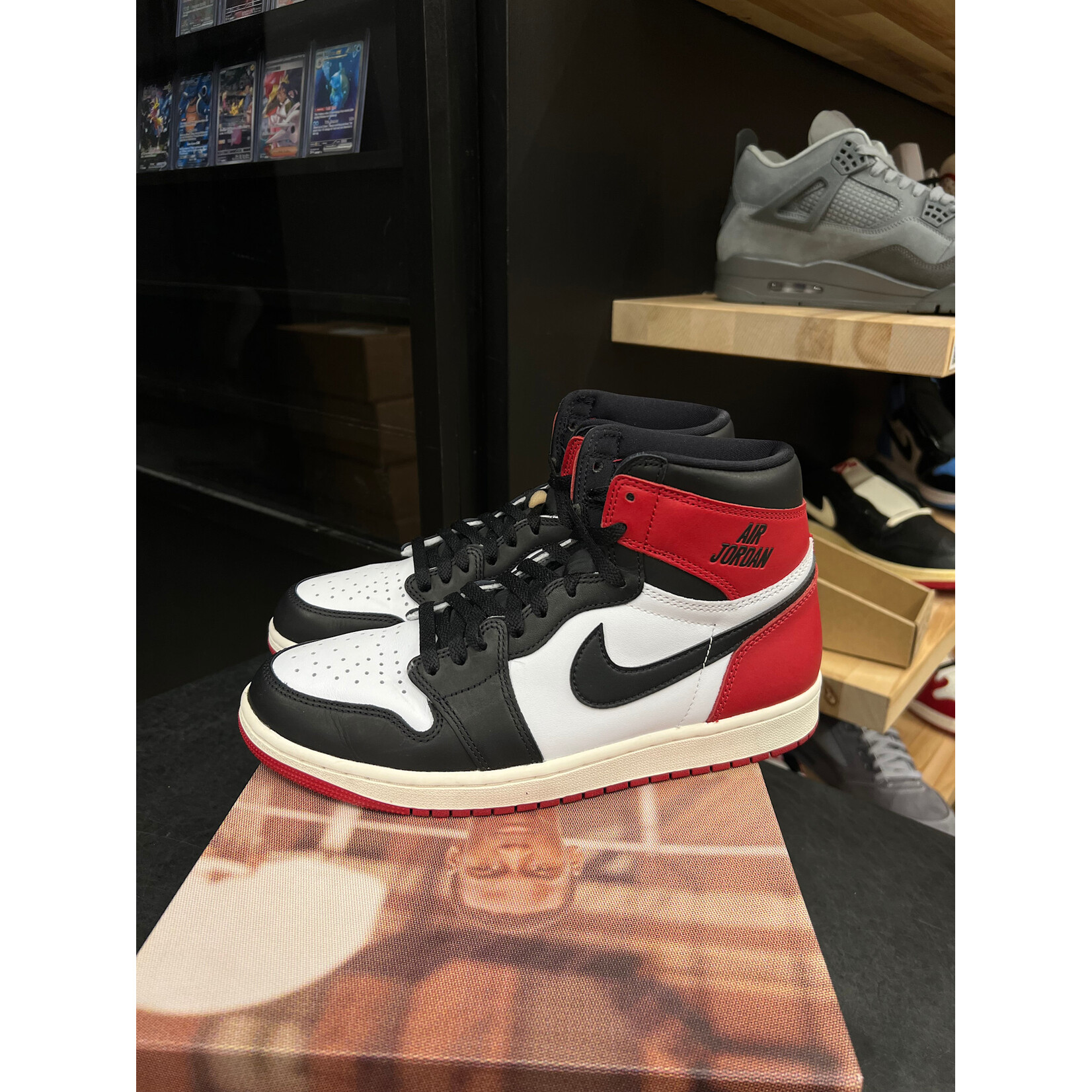 Jordan Jordan 1 Retro High OG Black Toe Reimagined Size 9.5, PREOWNED