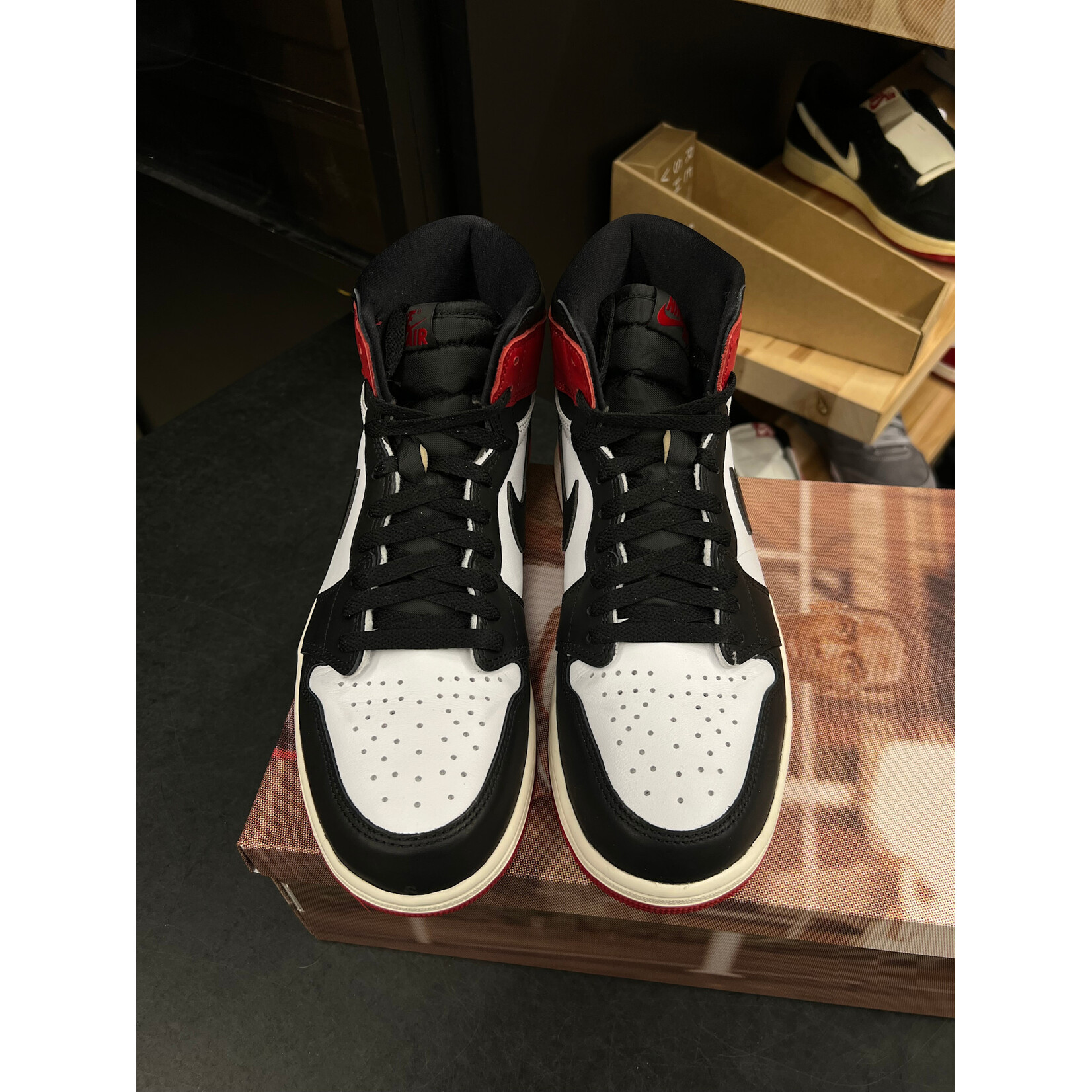 Jordan Jordan 1 Retro High OG Black Toe Reimagined Size 9.5, PREOWNED