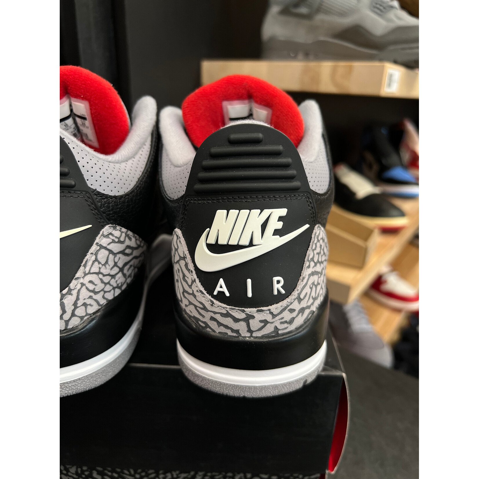 Jordan Jordan 3 Retro Black Cement (2018) Size 10, PREOWNED