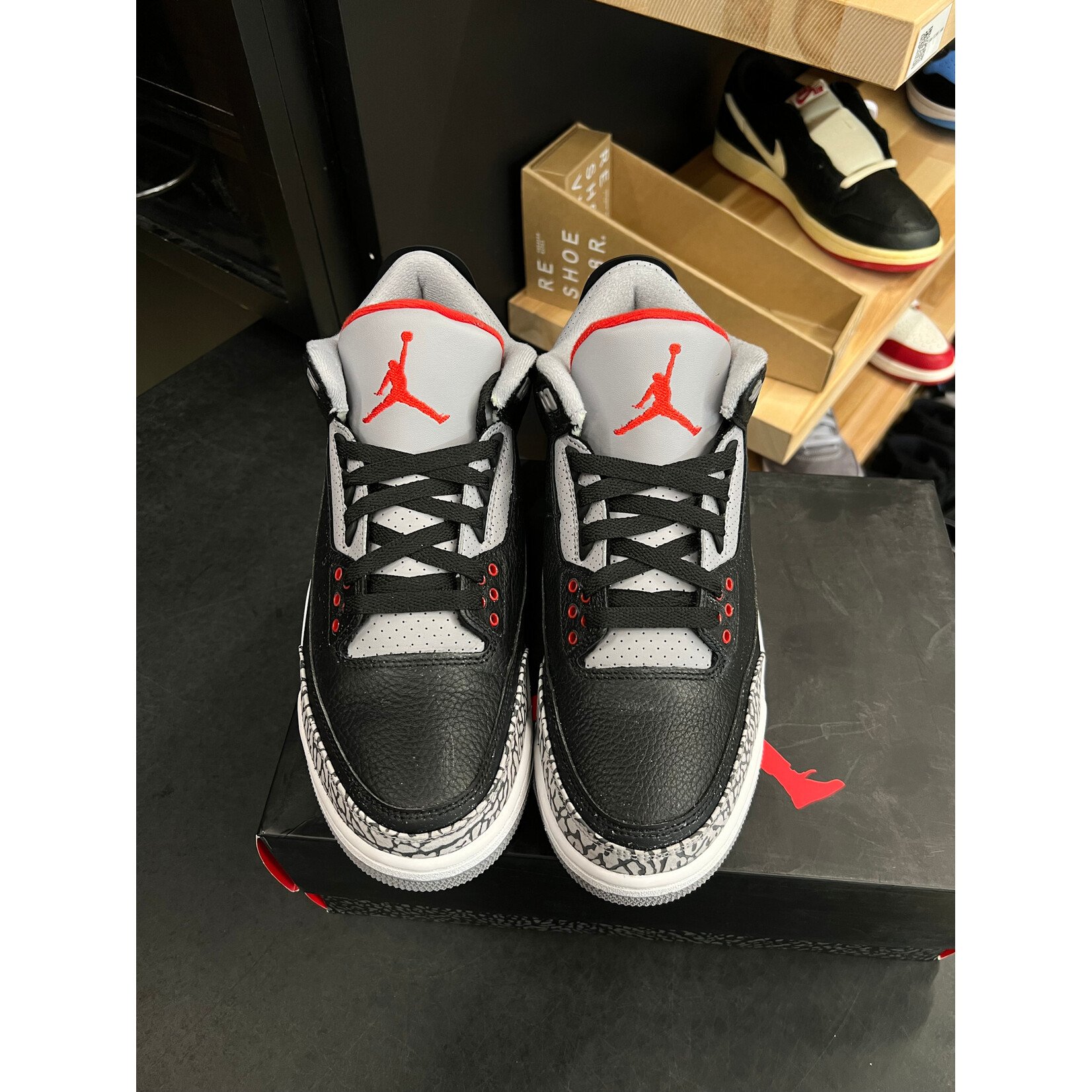 Jordan Jordan 3 Retro Black Cement (2018) Size 10, PREOWNED