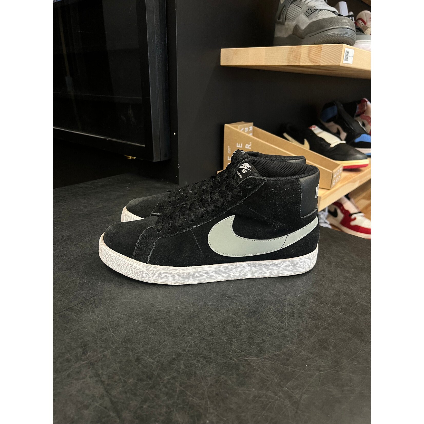 Nike Nike SB Blazer Black White Base Grey Size 9.5, PREOWNED