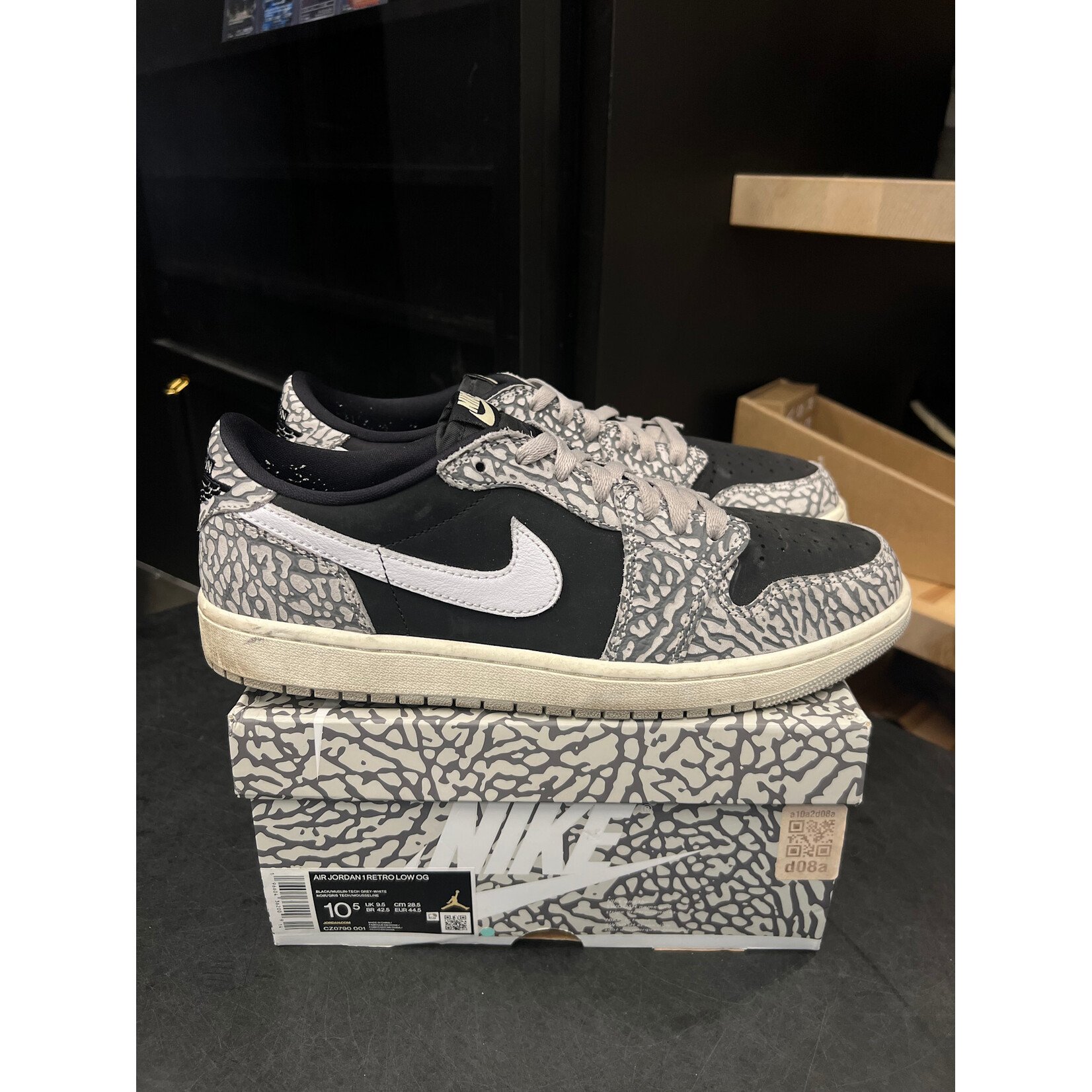 Jordan Jordan 1 Retro Low OG Black Cement Size 10.5, PREOWNED