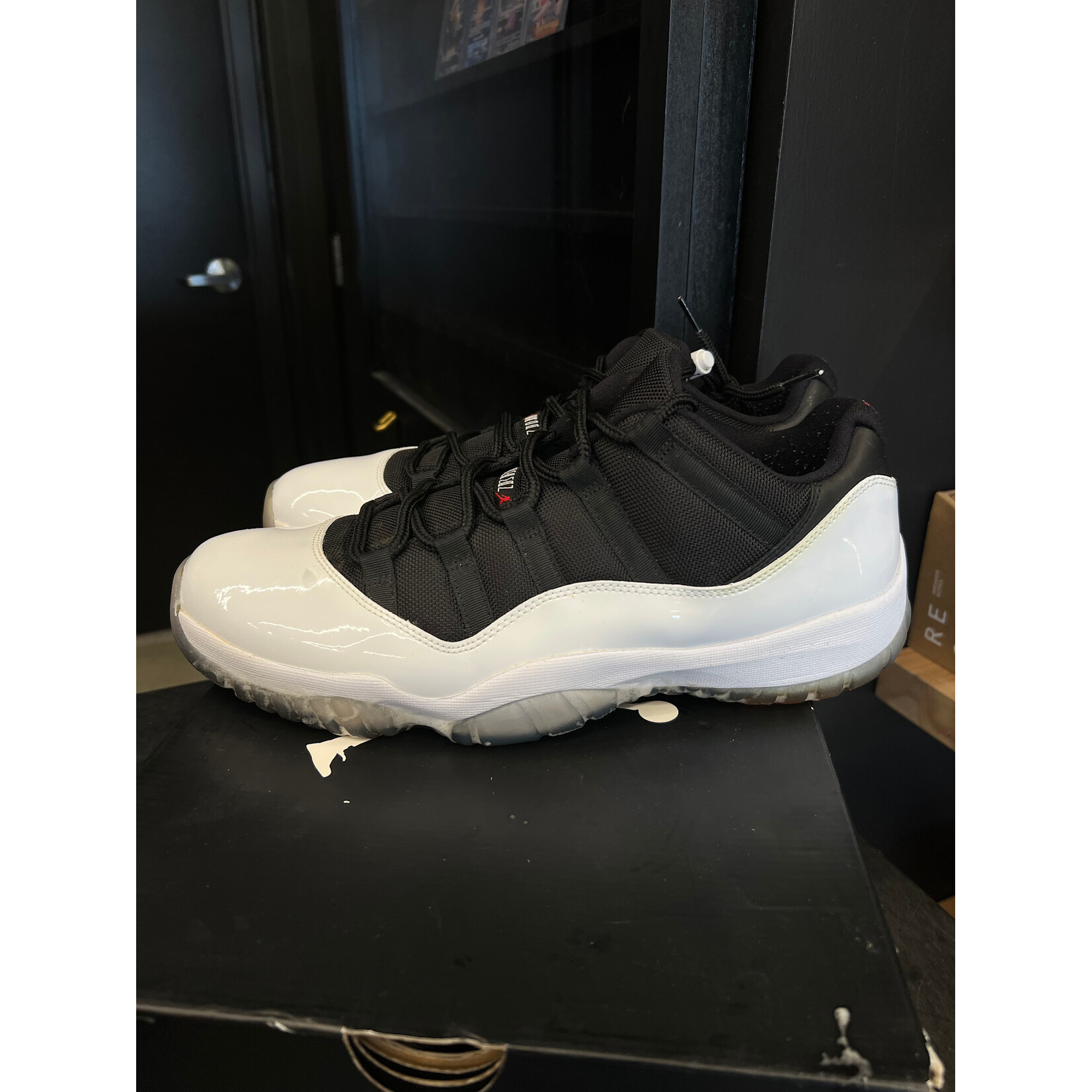 Jordan Jordan 11 Retro Low Tuxedo Size 13, PREOWNED