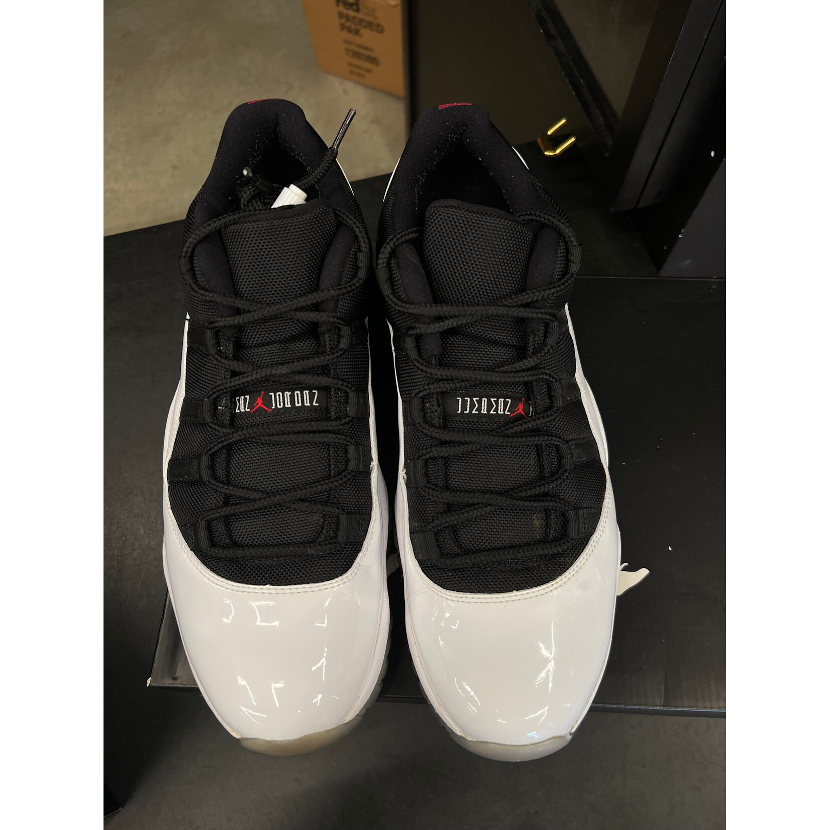 Jordan Jordan 11 Retro Low Tuxedo Size 13, PREOWNED