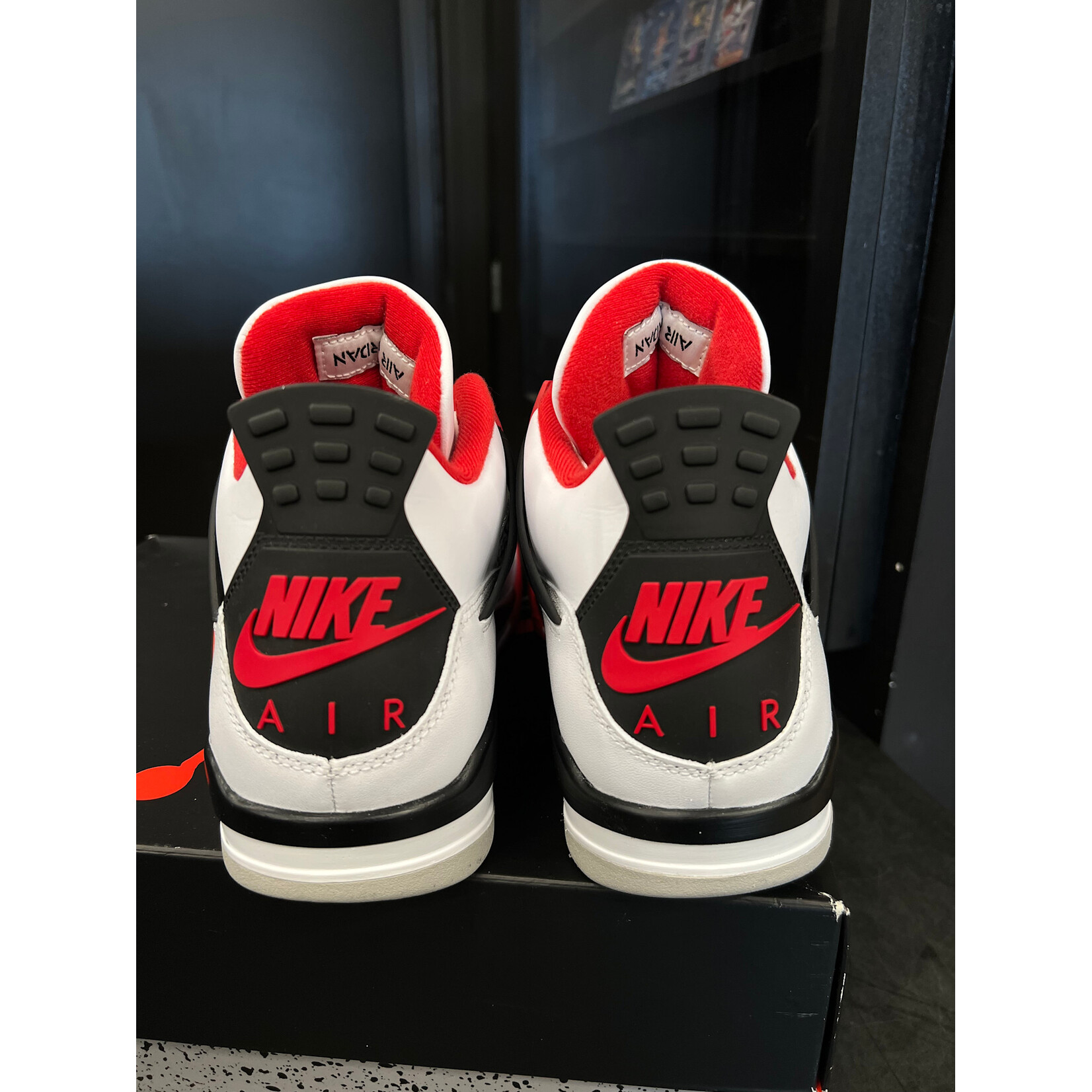 Jordan Jordan 4 Retro Fire Red (2020) Size 11.5, PREOWNED PADS
