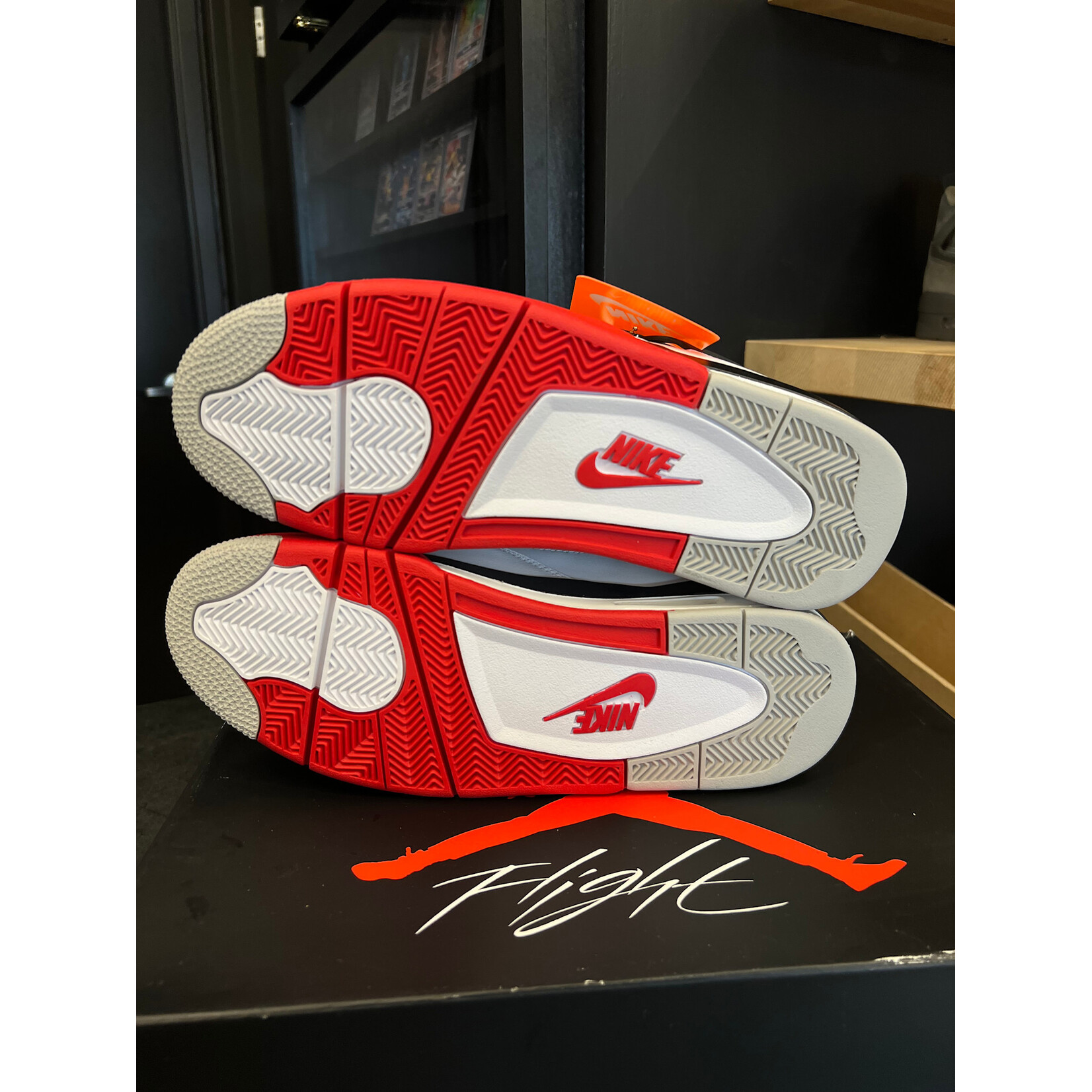 Jordan Jordan 4 Retro Fire Red (2020) Size 11.5, PREOWNED PADS