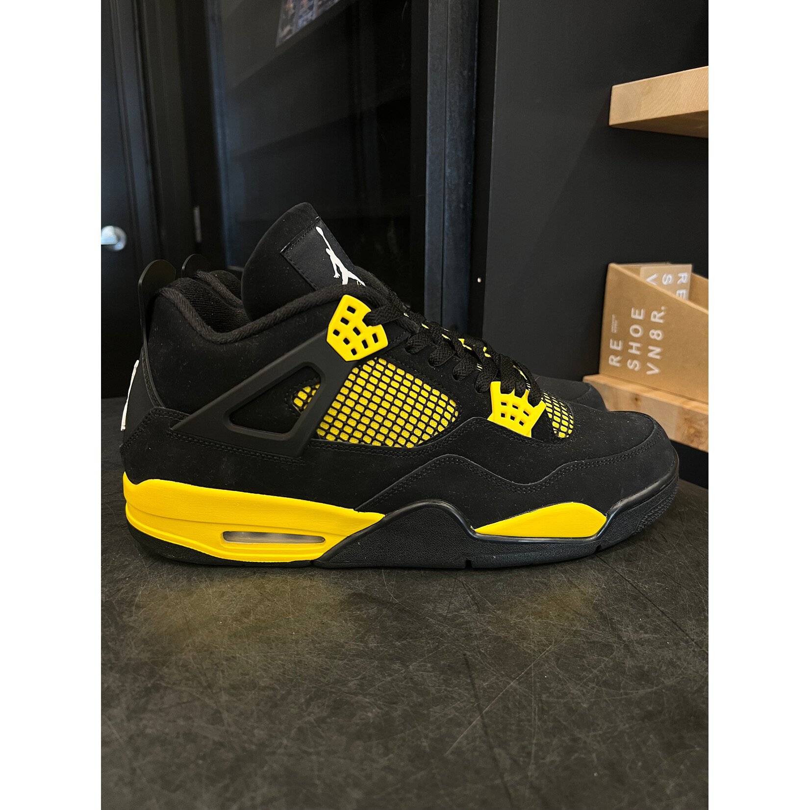 Jordan Jordan 4 Retro Thunder (2023) Size 13, PREOWNED NO BOX