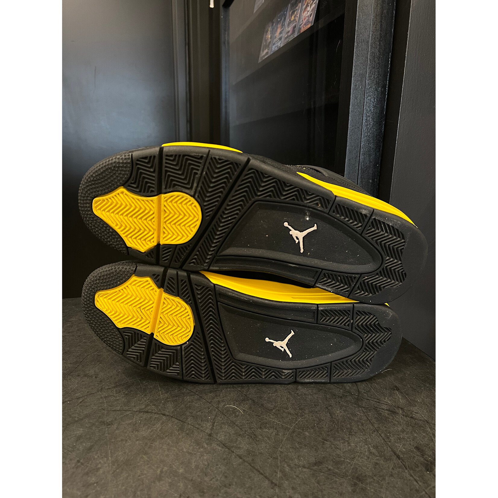 Jordan Jordan 4 Retro Thunder (2023) Size 13, PREOWNED NO BOX