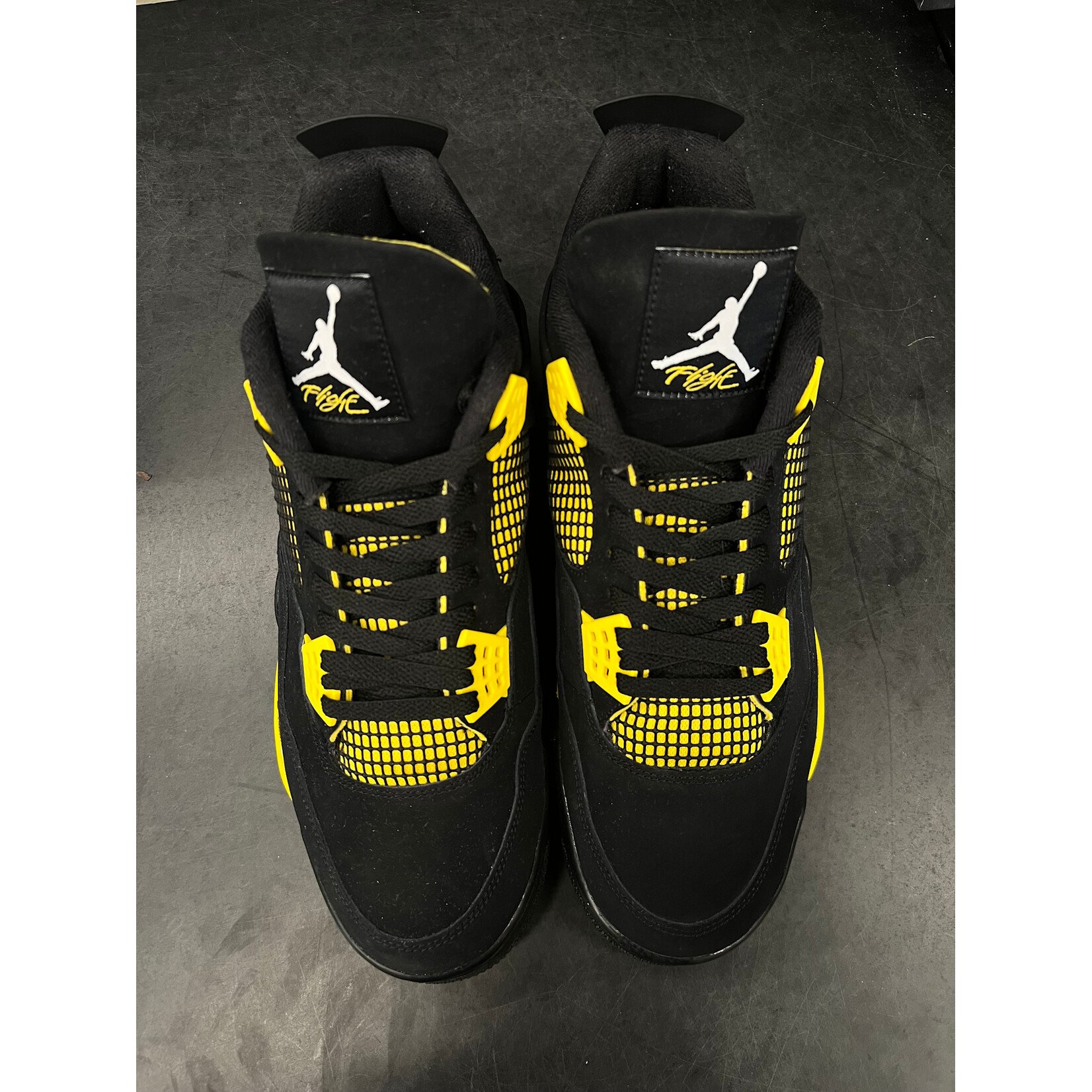 Jordan Jordan 4 Retro Thunder (2023) Size 13, PREOWNED NO BOX