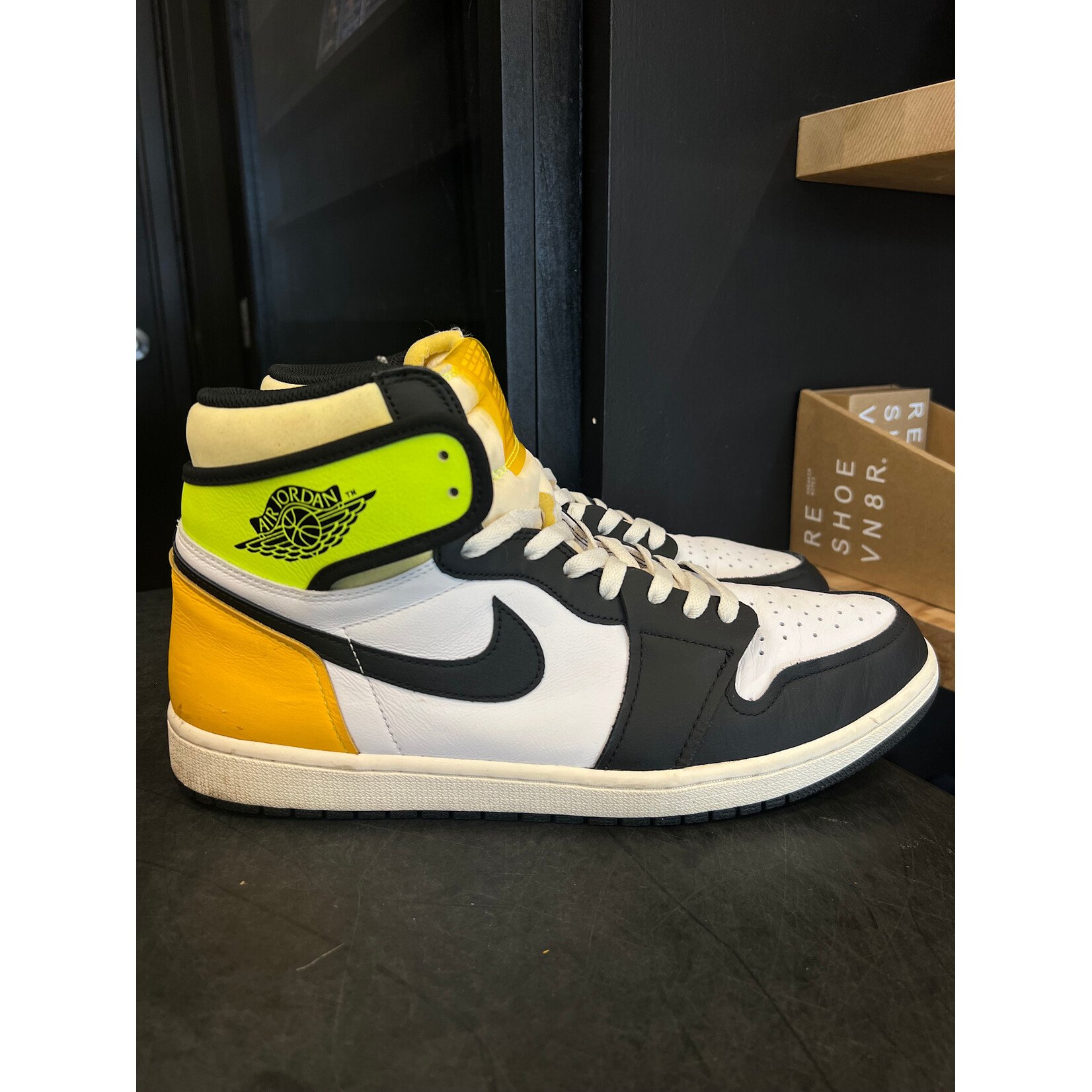 Jordan Jordan 1 Retro High White Black Volt University Gold Size 14, PREOWNED NO BOX