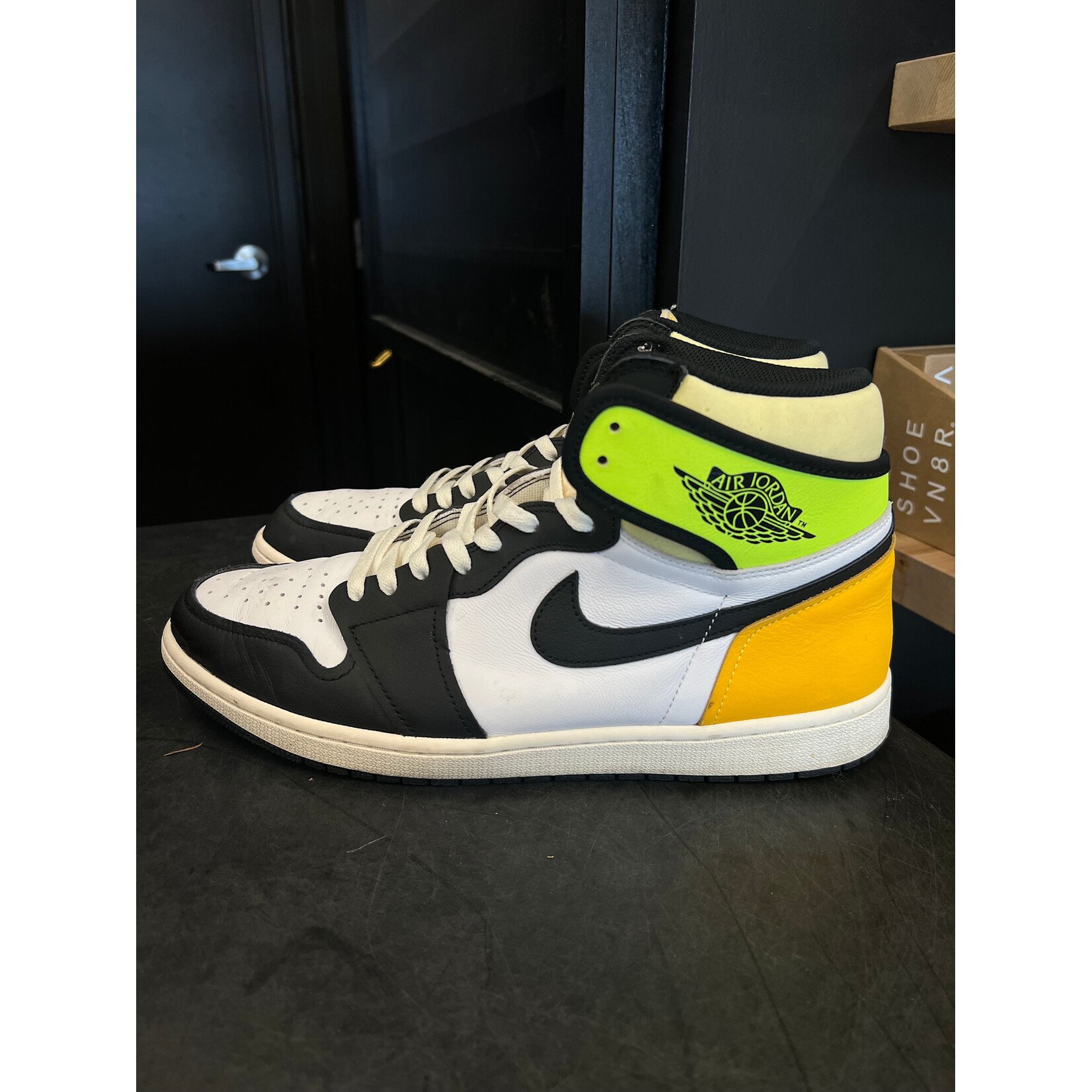 Jordan Jordan 1 Retro High White Black Volt University Gold Size 14, PREOWNED NO BOX