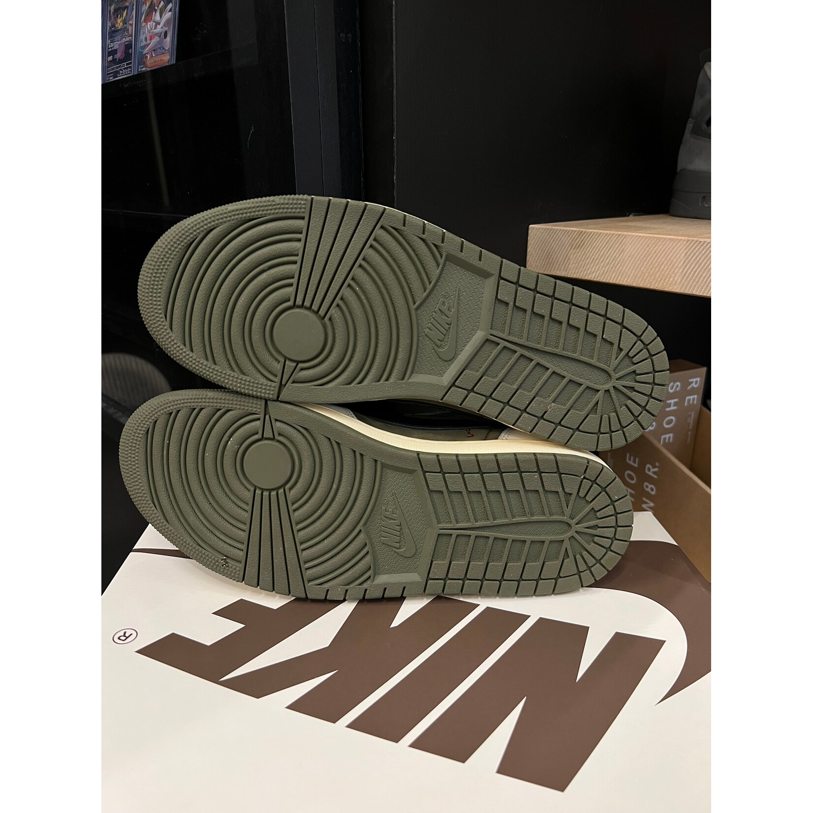 Jordan Jordan 1 Retro Low OG SP Travis Scott Medium Olive Size 10, PREOWNED