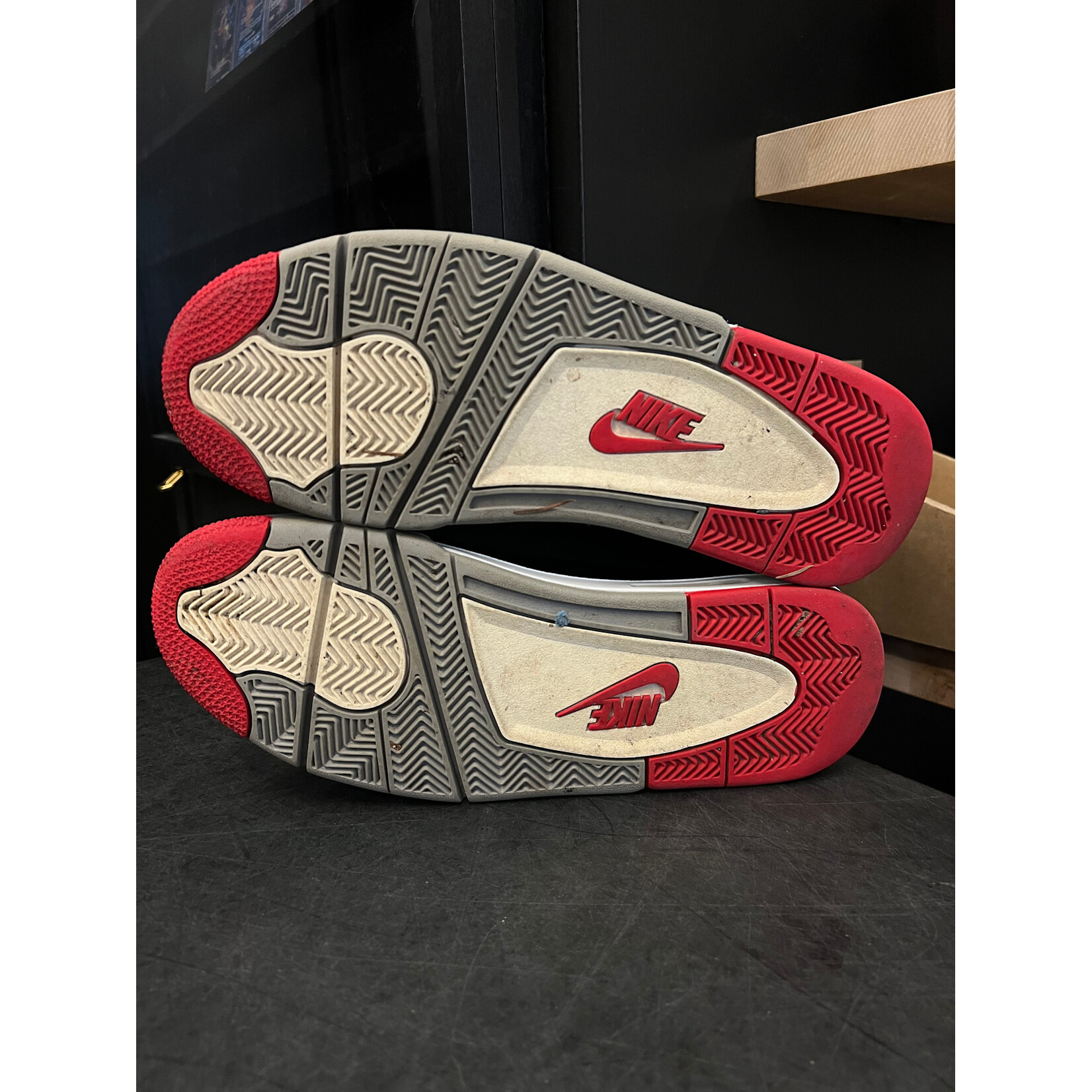 Jordan Jordan 4 Retro Bred (2019) Size 10.5, PREOWNED NO BOX