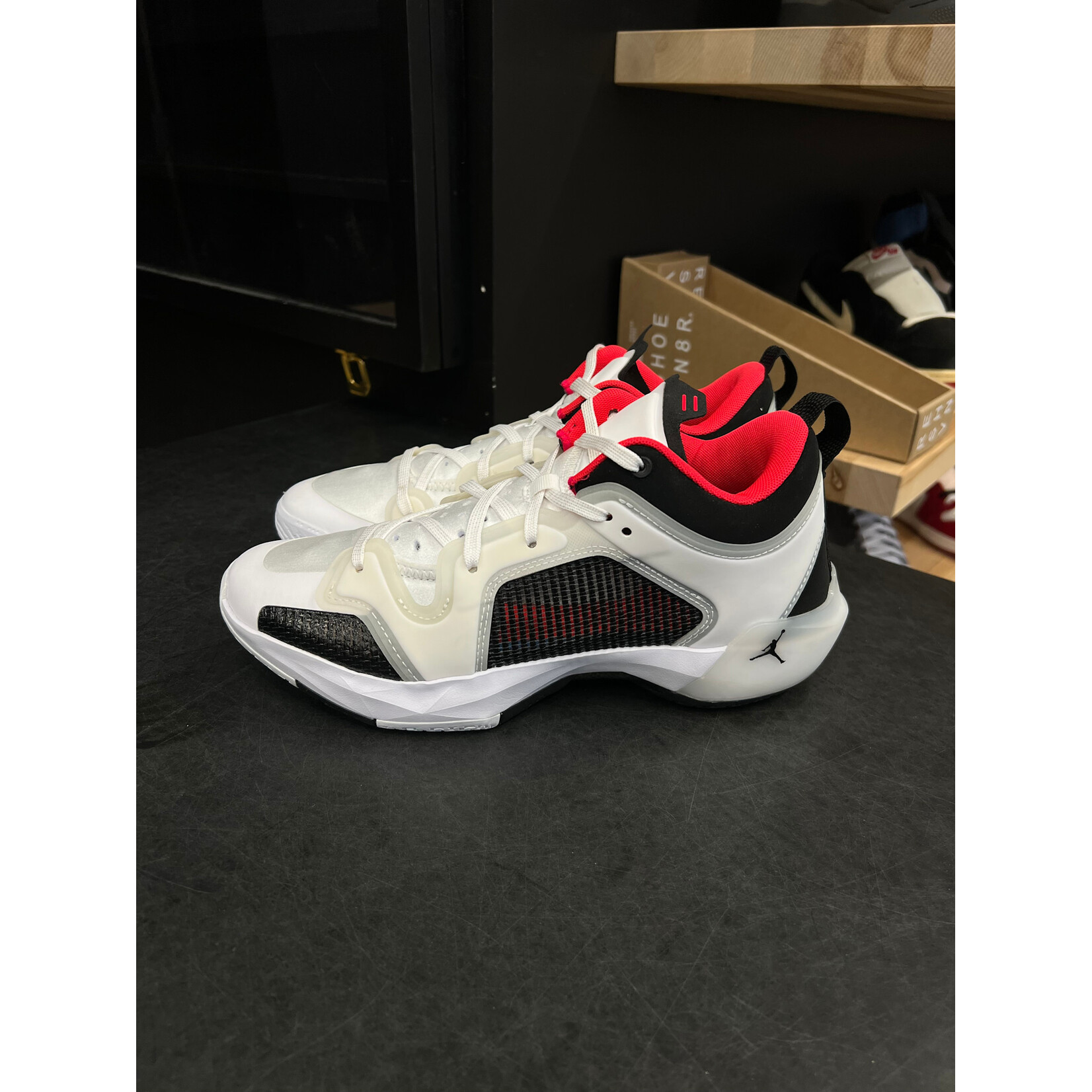 Jordan Jordan 37 Low Siren Red Size 8.5, PREOWNED