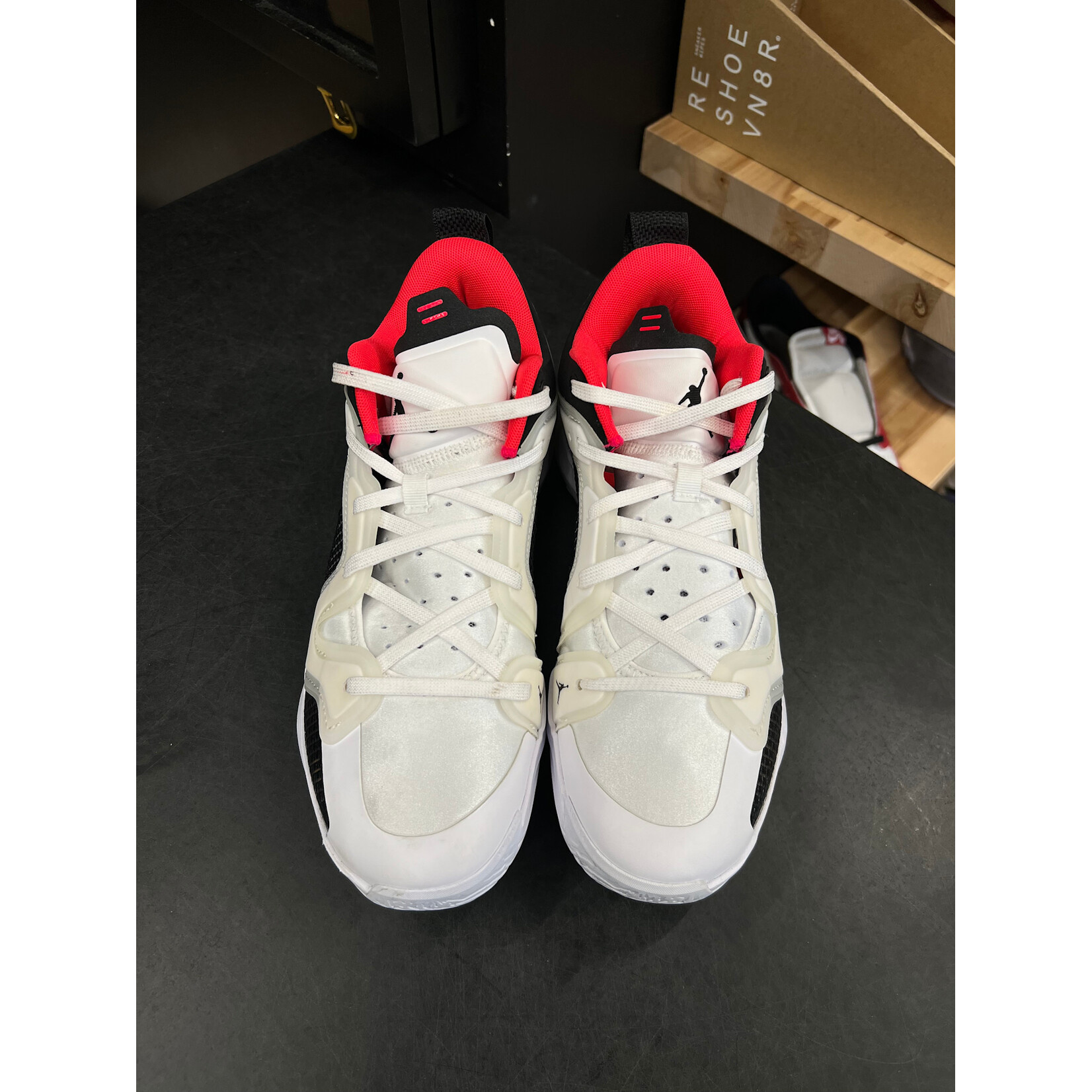 Jordan Jordan 37 Low Siren Red Size 8.5, PREOWNED