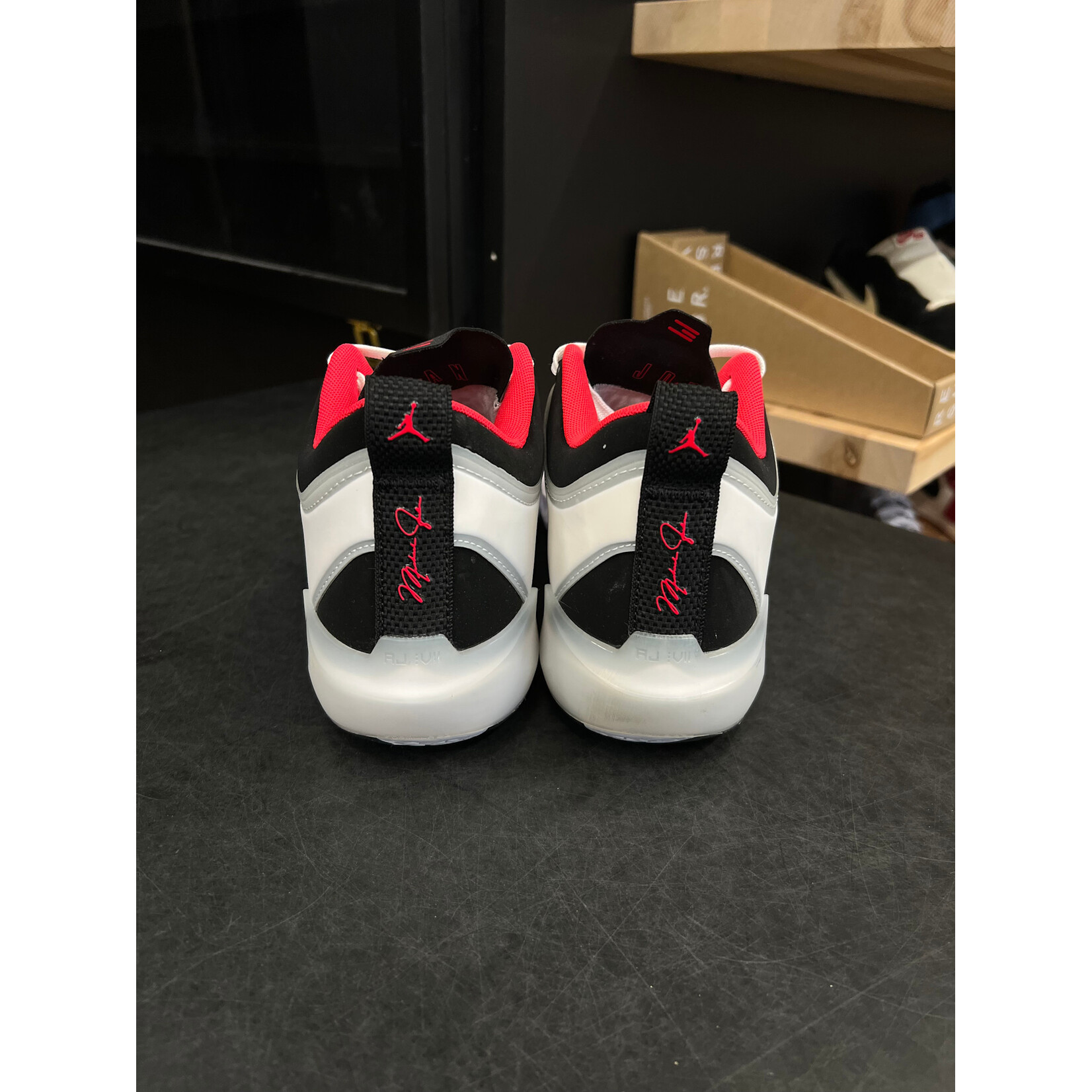 Jordan Jordan 37 Low Siren Red Size 8.5, PREOWNED