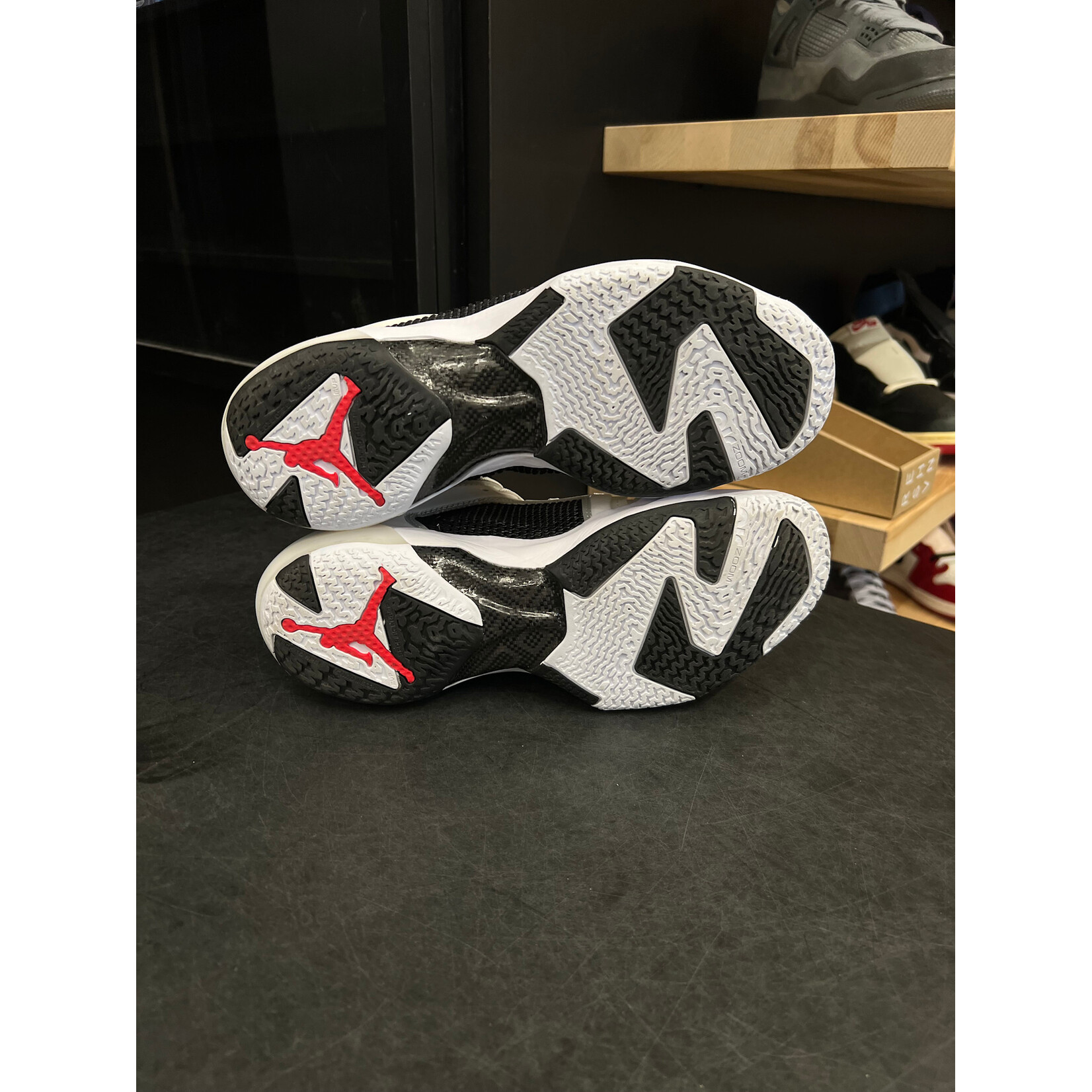 Jordan Jordan 37 Low Siren Red Size 8.5, PREOWNED