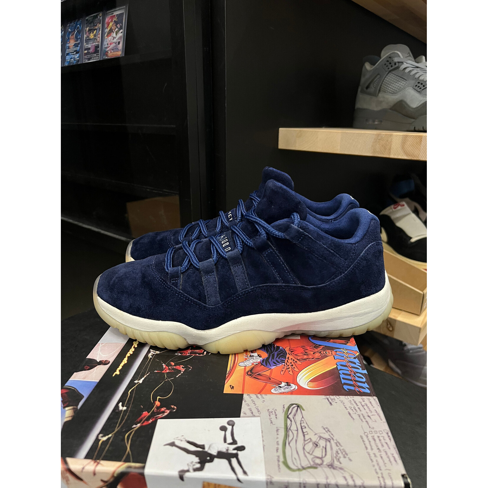 Jordan Jordan 11 Retro Low Derek Jeter RE2PECT Size 10, PREOWNED