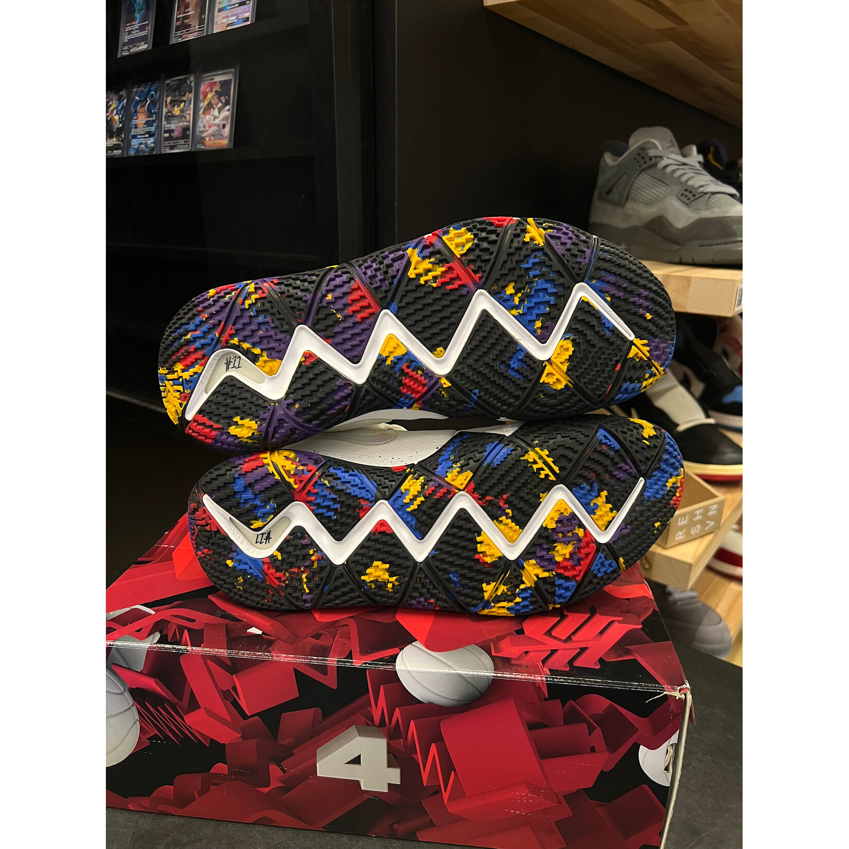 Nike Nike Kyrie 4 NCAA Size 12, PREOWNED