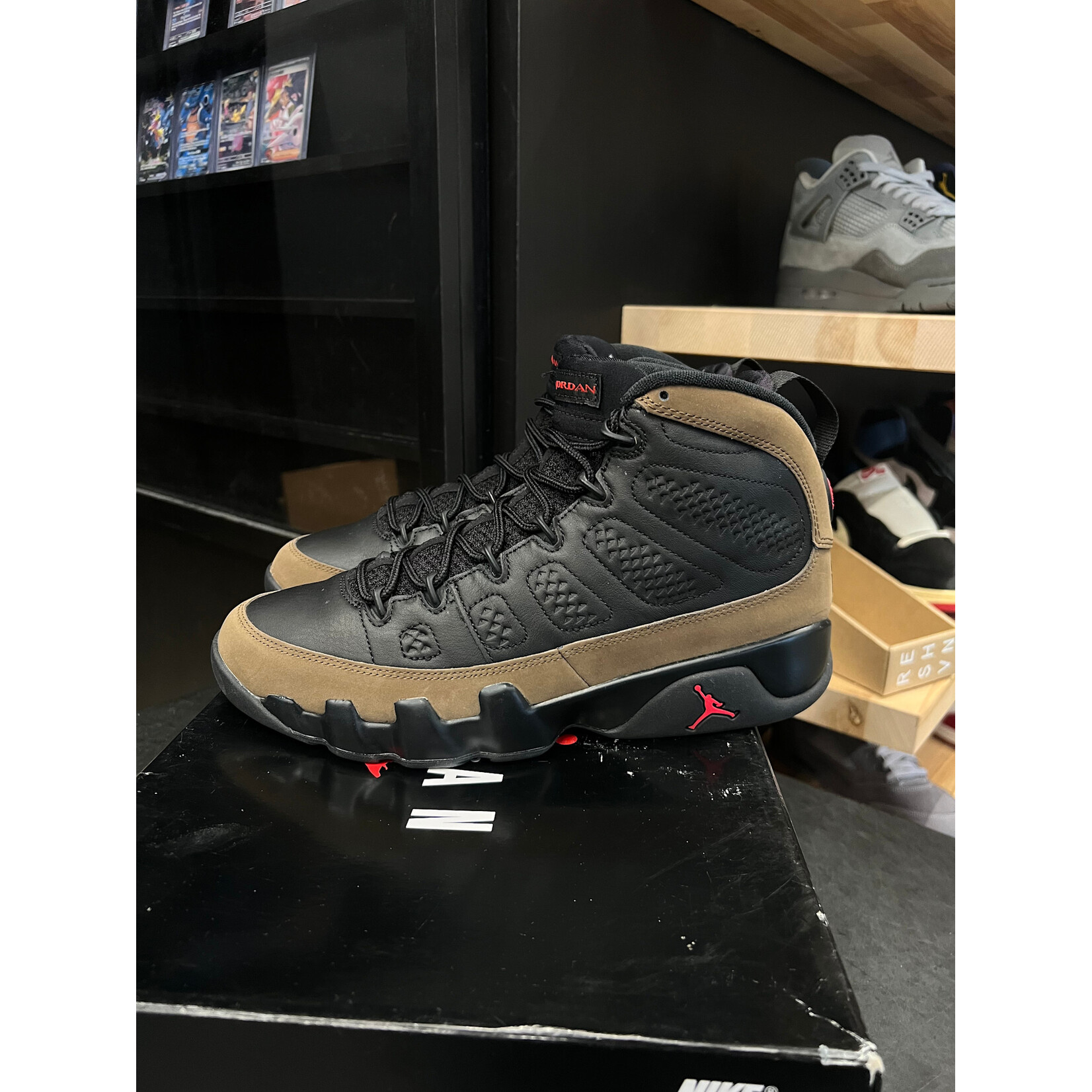 Jordan Jordan 9 Retro Olive (2024) Size 10, PREOWNED