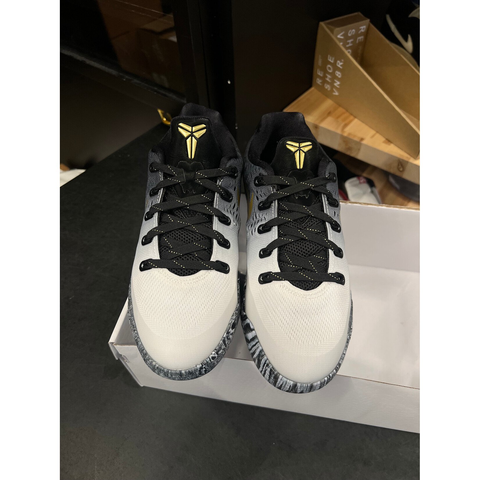 Nike Nike Kobe 9 EM Low Mambacita (GS) Size 6, PREOWNED PADS