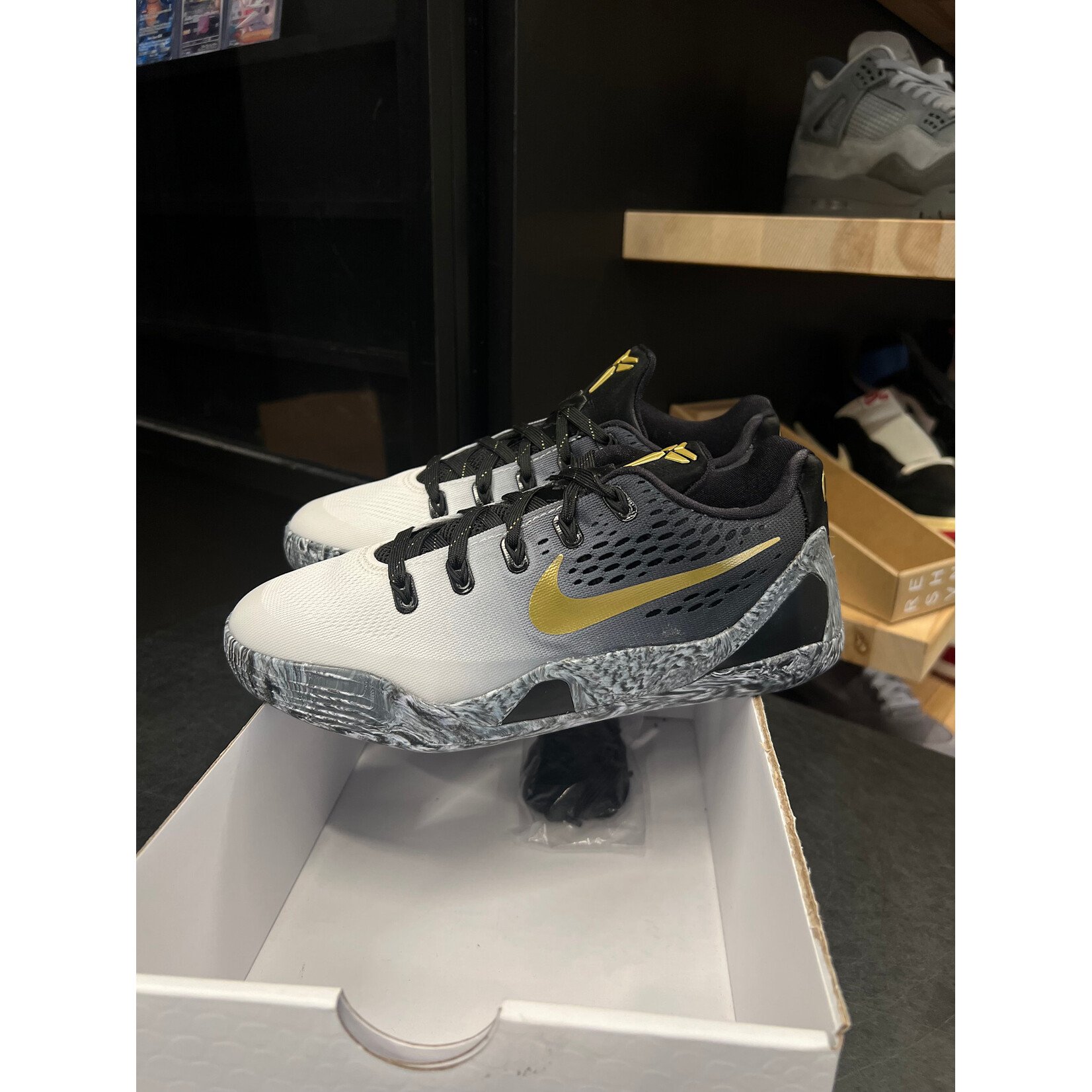 Nike Nike Kobe 9 EM Low Mambacita (GS) Size 6, PREOWNED PADS