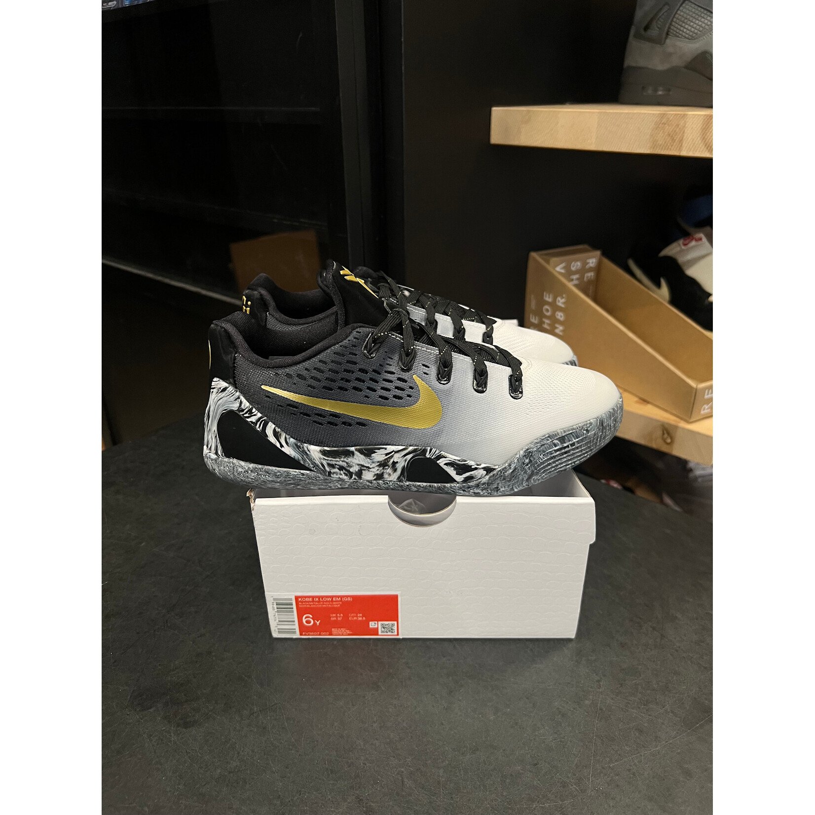 Nike Nike Kobe 9 EM Low Mambacita (GS) Size 6, PREOWNED PADS