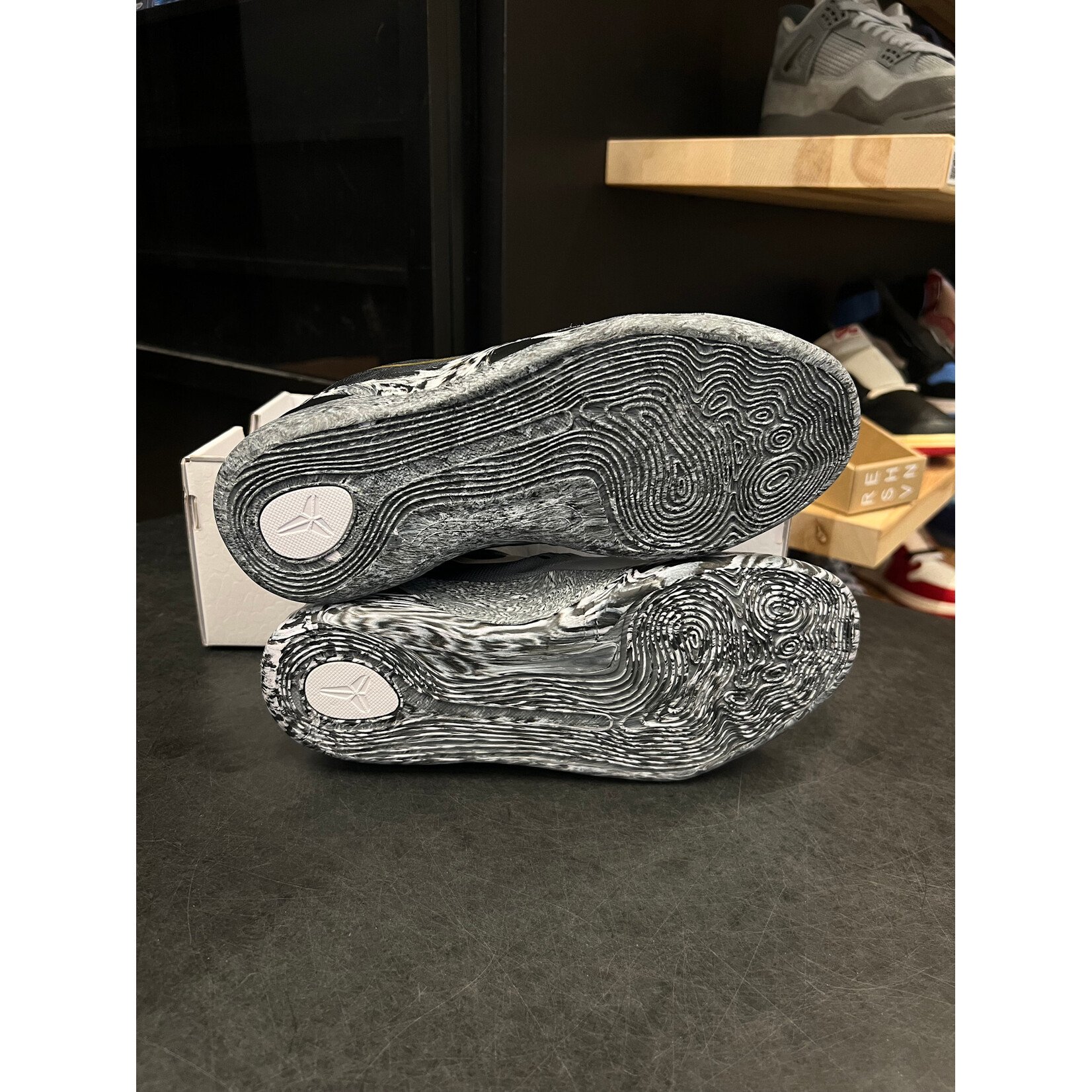 Nike Nike Kobe 9 EM Low Mambacita (GS) Size 6, PREOWNED PADS