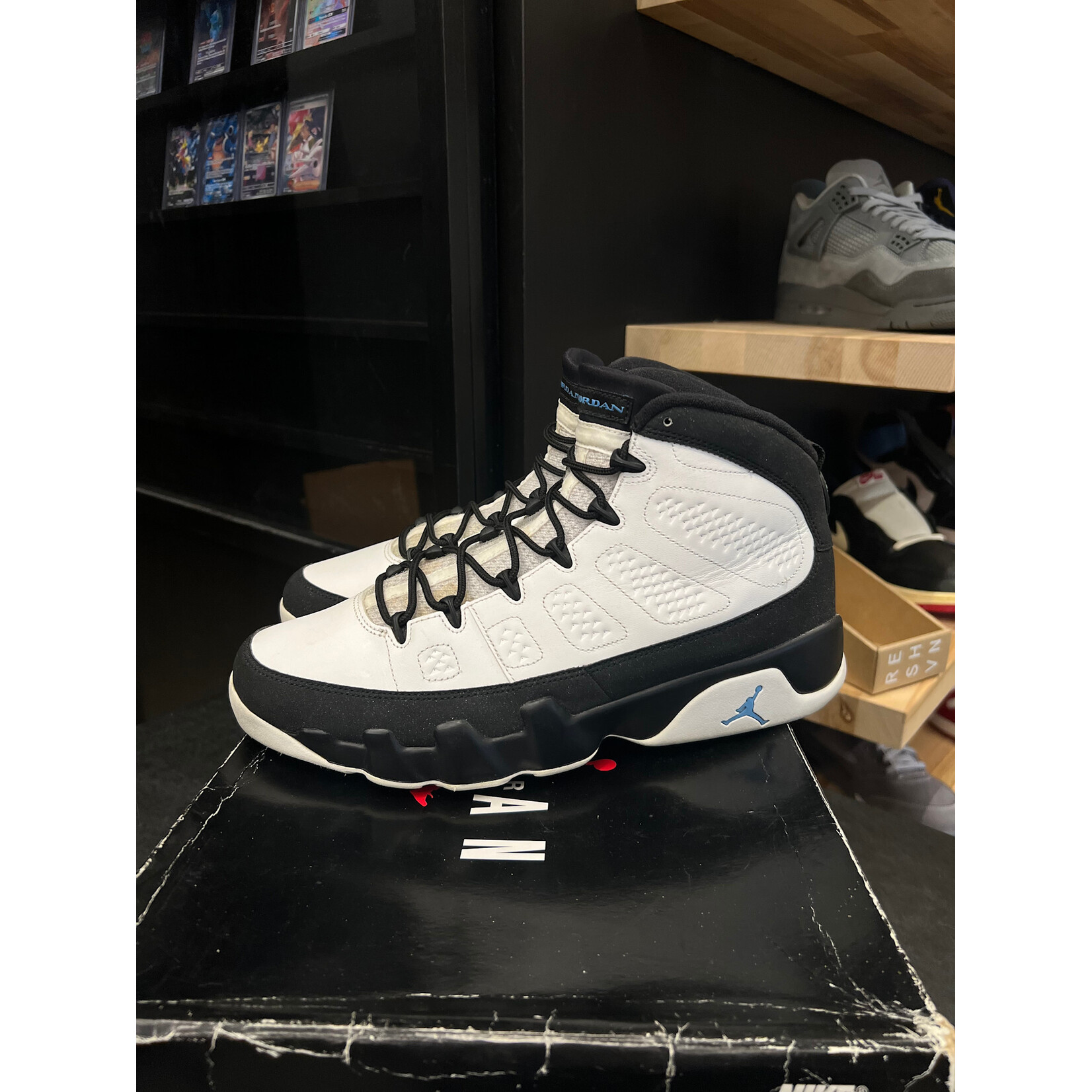 Jordan Jordan 9 Retro University Blue Size 12, PREOWNED