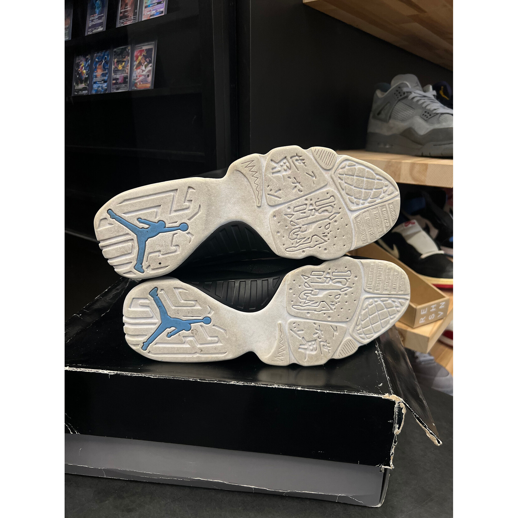 Jordan Jordan 9 Retro University Blue Size 12, PREOWNED