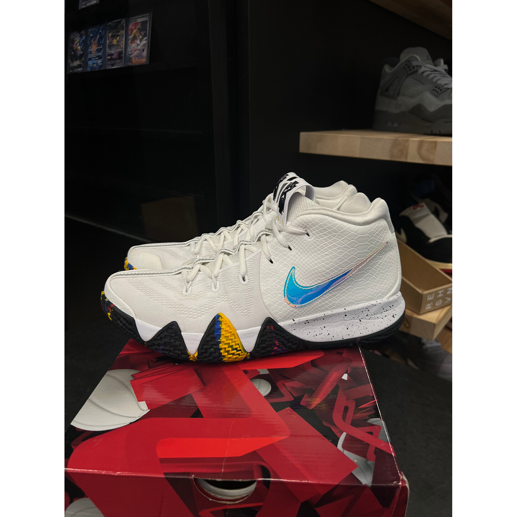 Nike Nike Kyrie 4 NCAA Size 12, PREOWNED