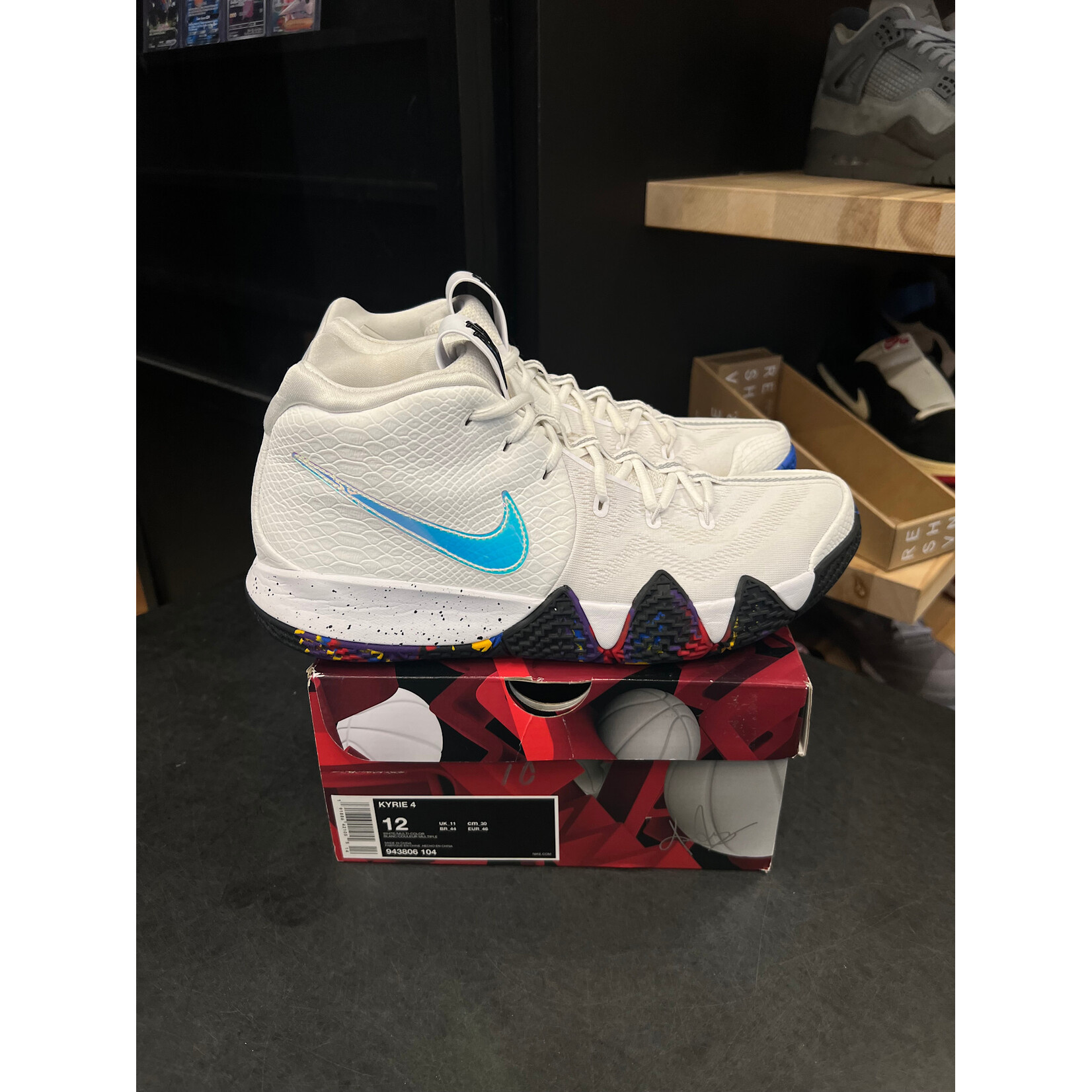 Nike Nike Kyrie 4 NCAA Size 12, PREOWNED