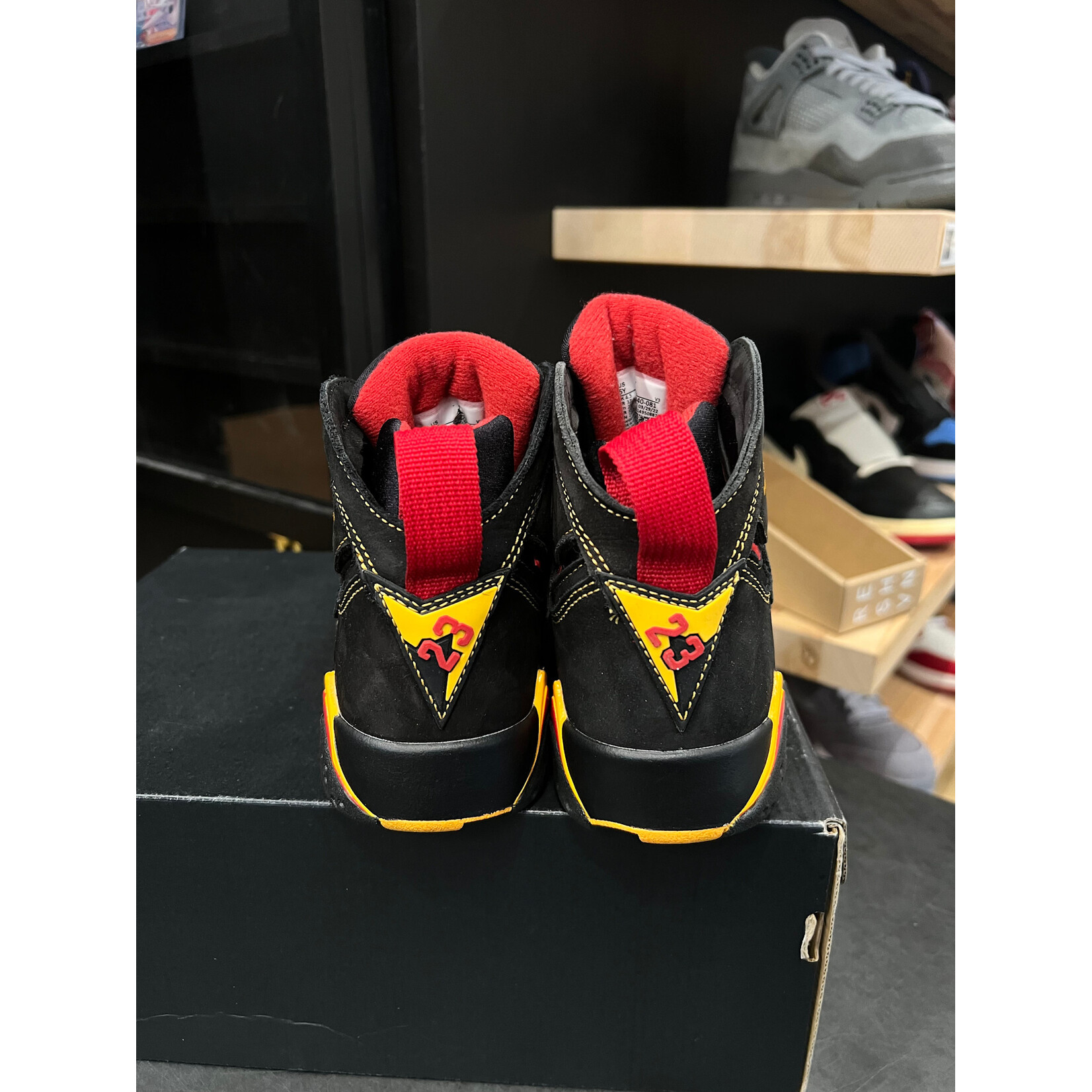 Jordan Jordan 7 Retro Citrus (2022) (GS) Size 5, PREOWNED