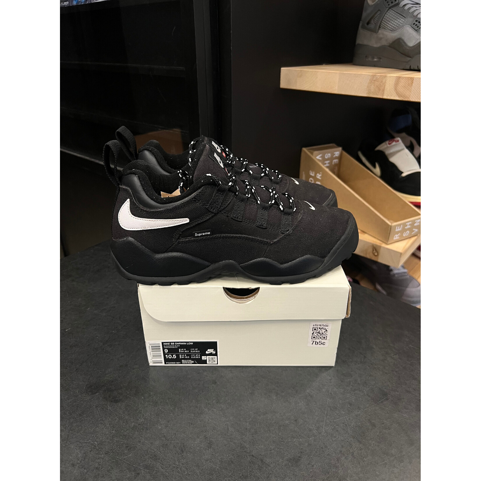 Nike Nike SB Darwin Low Supreme Black Size 9, PREOWNED