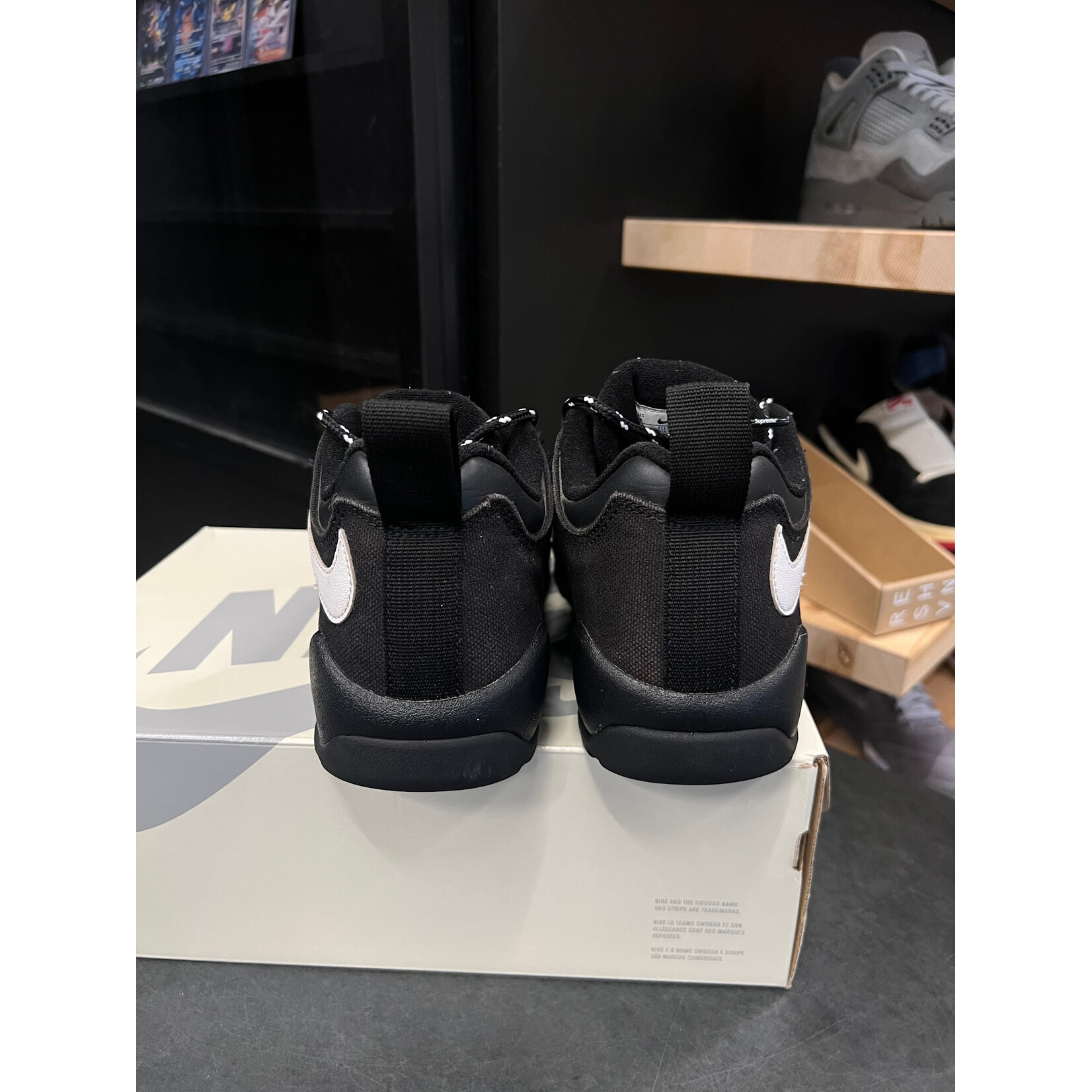 Nike Nike SB Darwin Low Supreme Black Size 9, PREOWNED