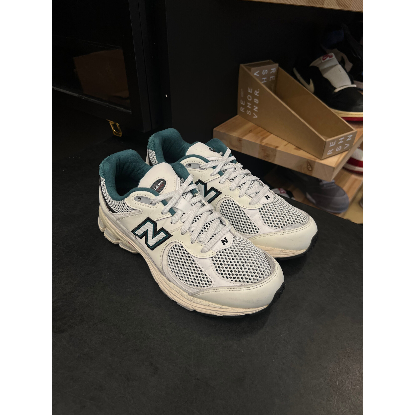 New New Balance 2002R Vintage Teal Pouch Size 9, PREOWNED