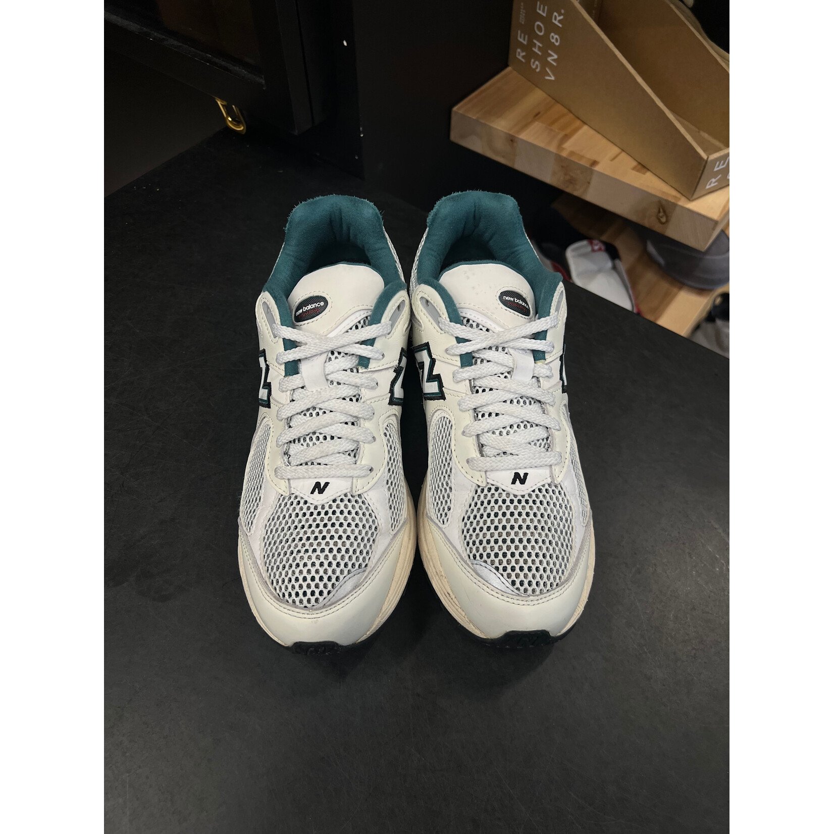 New New Balance 2002R Vintage Teal Pouch Size 9, PREOWNED