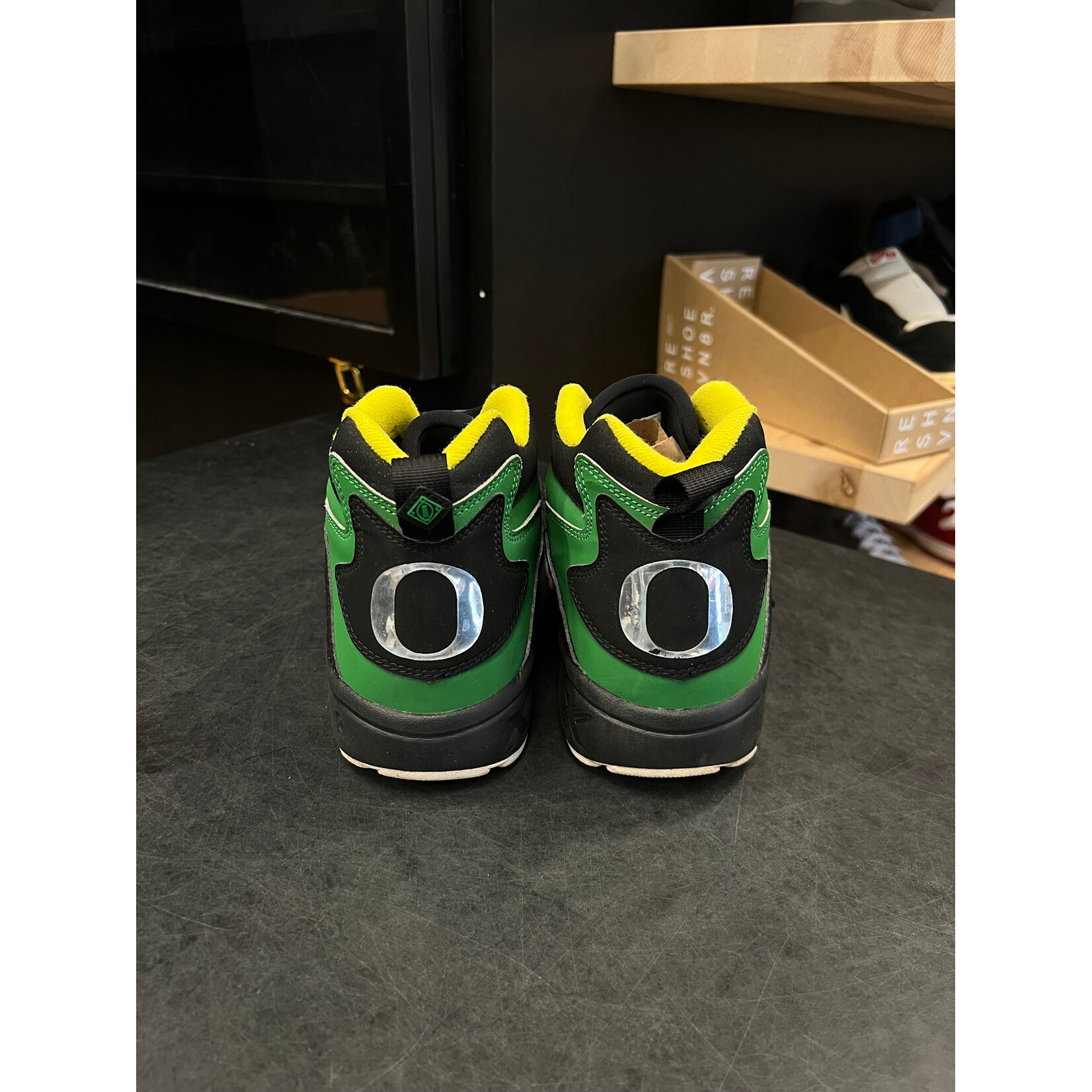 Nike Nike Air Diamond Turf Oregon Ducks (309434-302) Size 8, PREOWNED