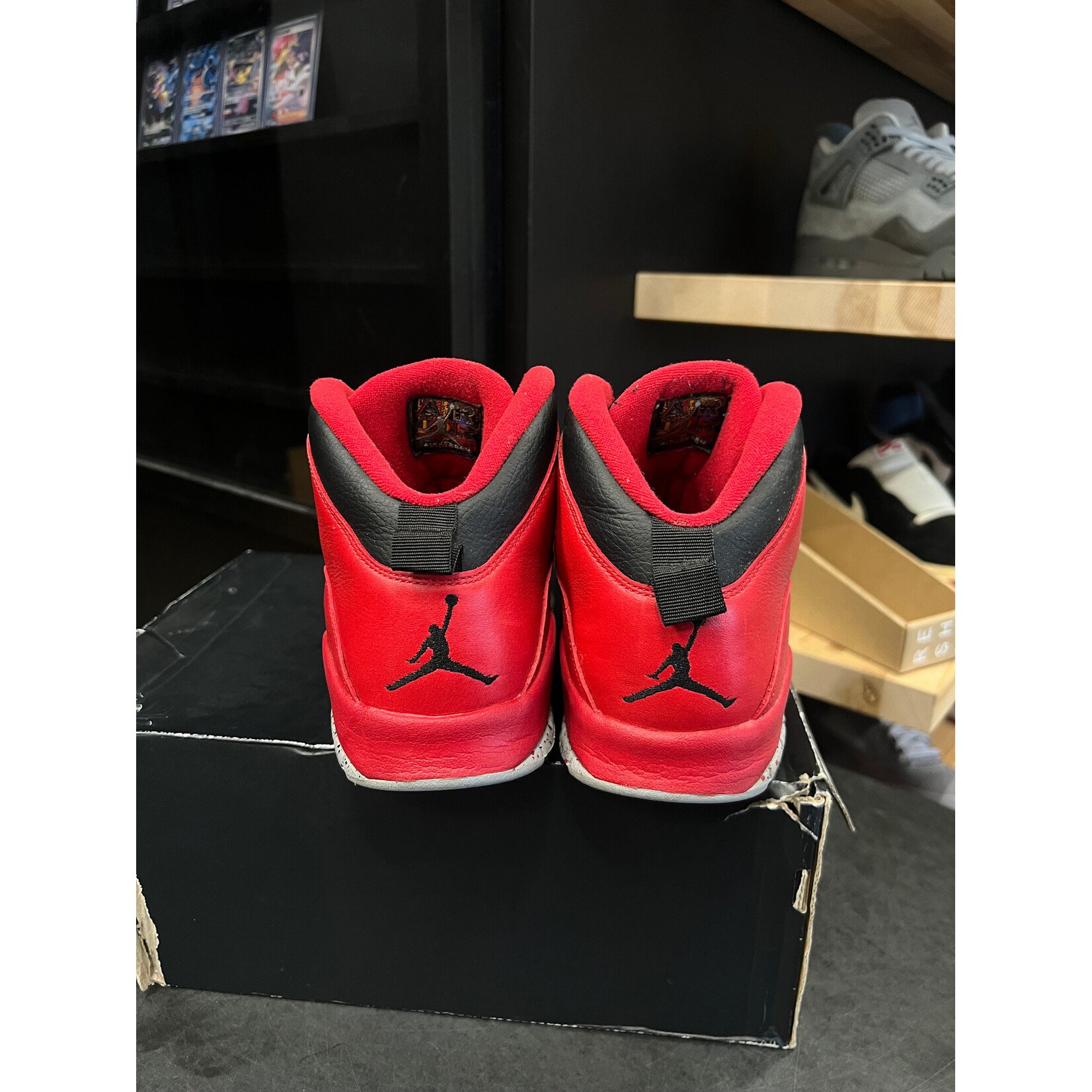 Jordan Jordan 10 Retro Bulls Over Broadway Size 9, PREOWNED
