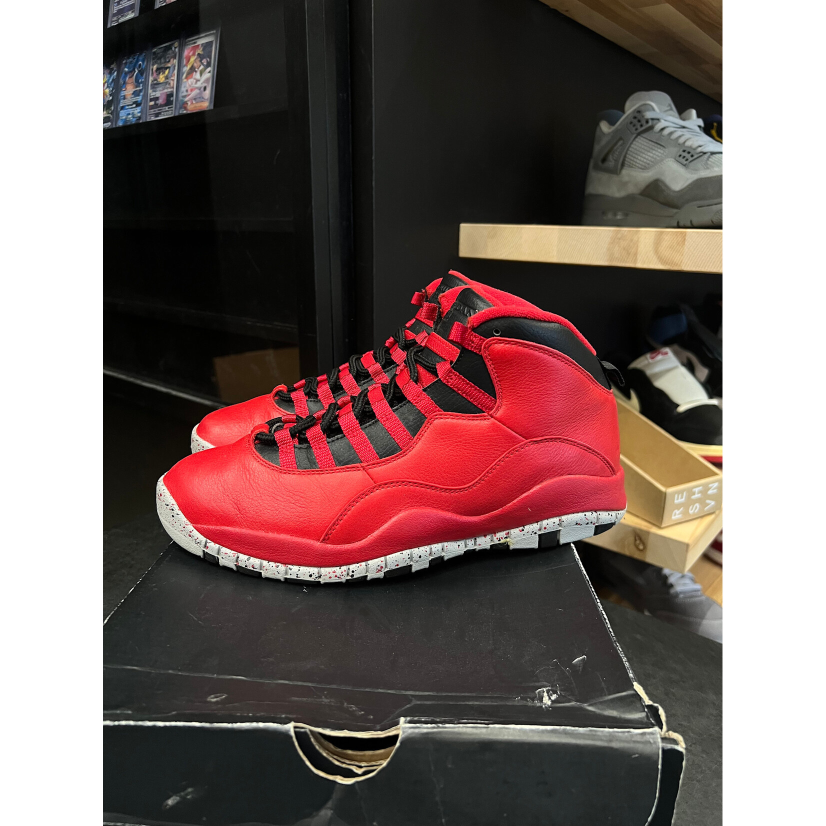 Jordan Jordan 10 Retro Bulls Over Broadway Size 9, PREOWNED