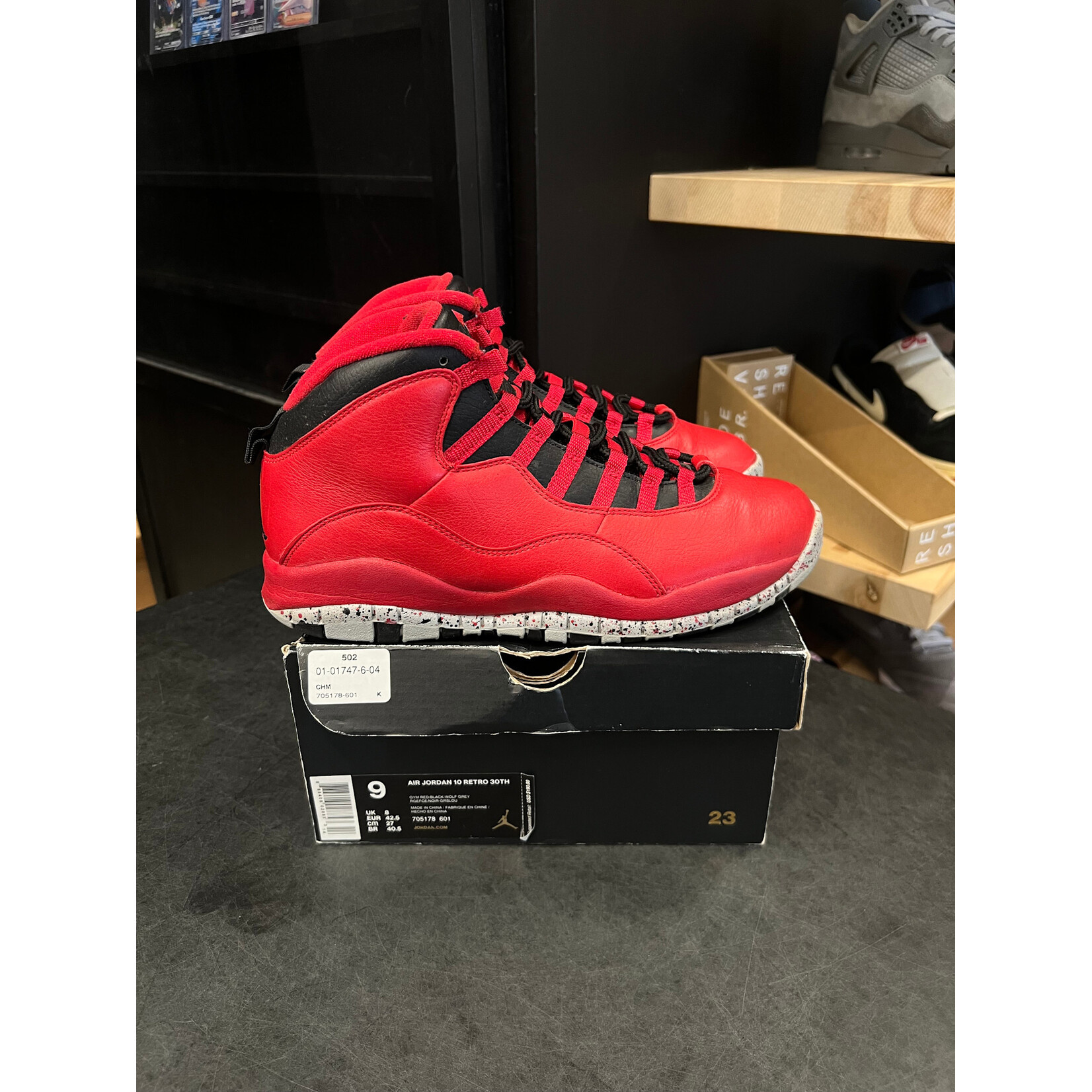 Jordan Jordan 10 Retro Bulls Over Broadway Size 9, PREOWNED